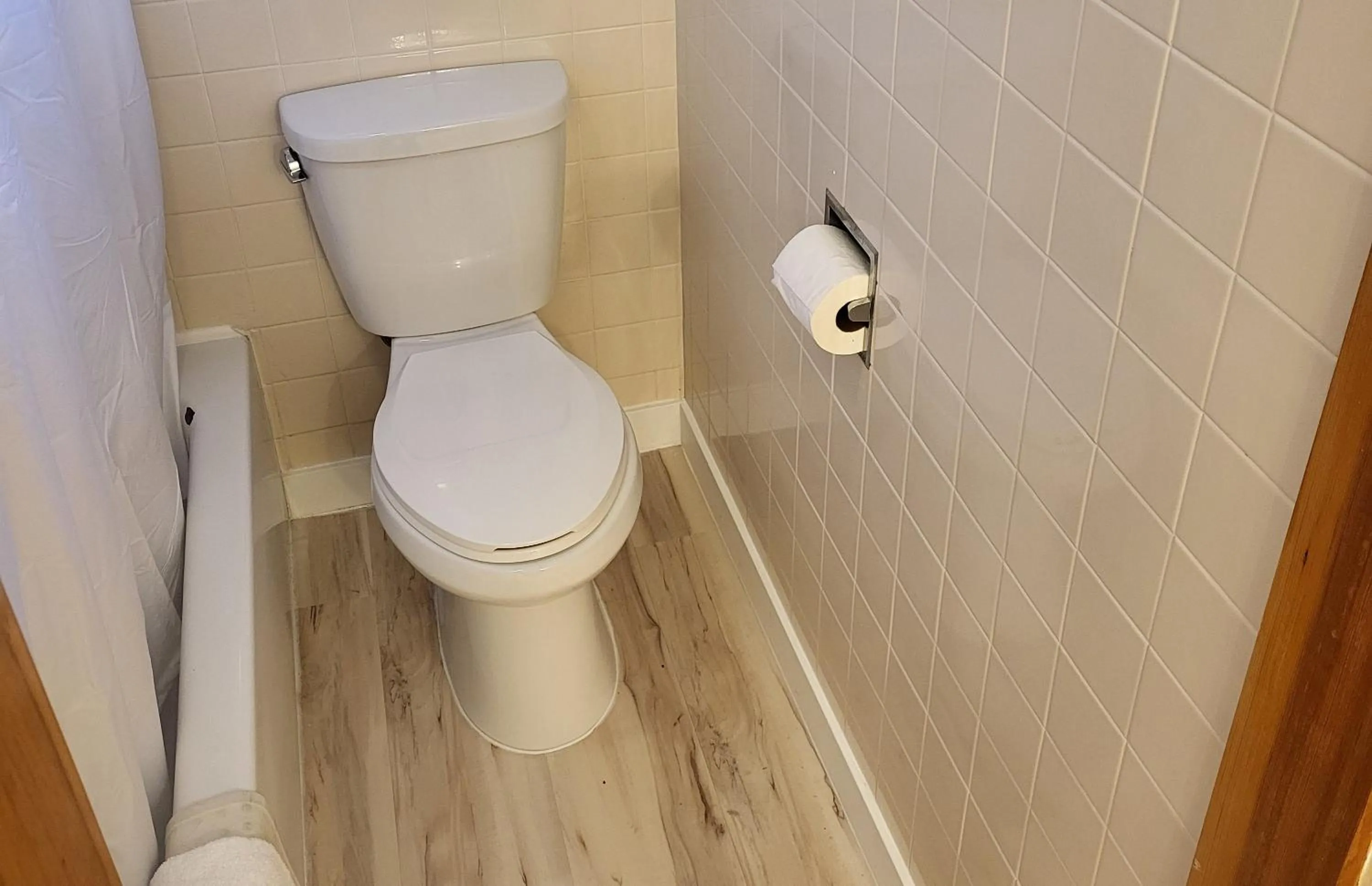 Toilet in Shelton Inn