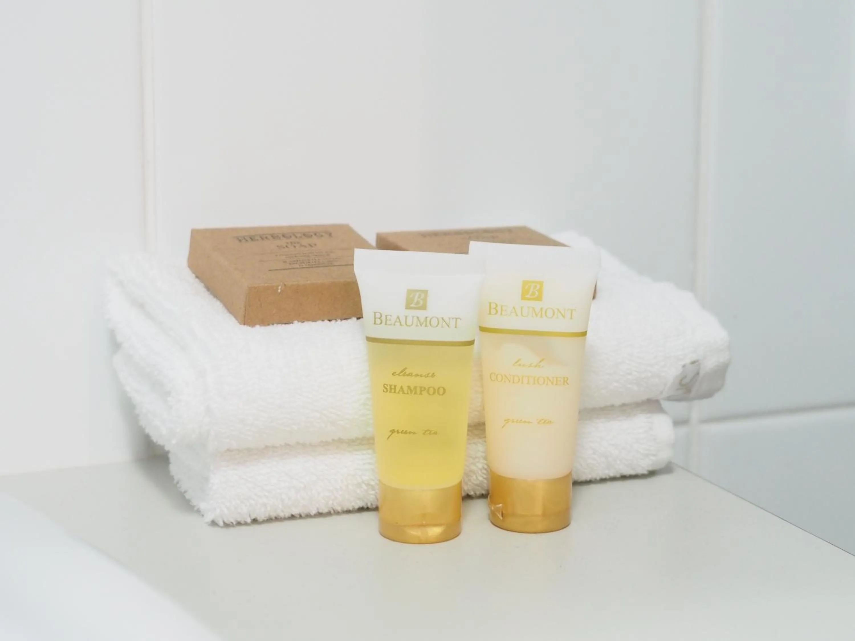 Bathroom in The Esplanade Motel