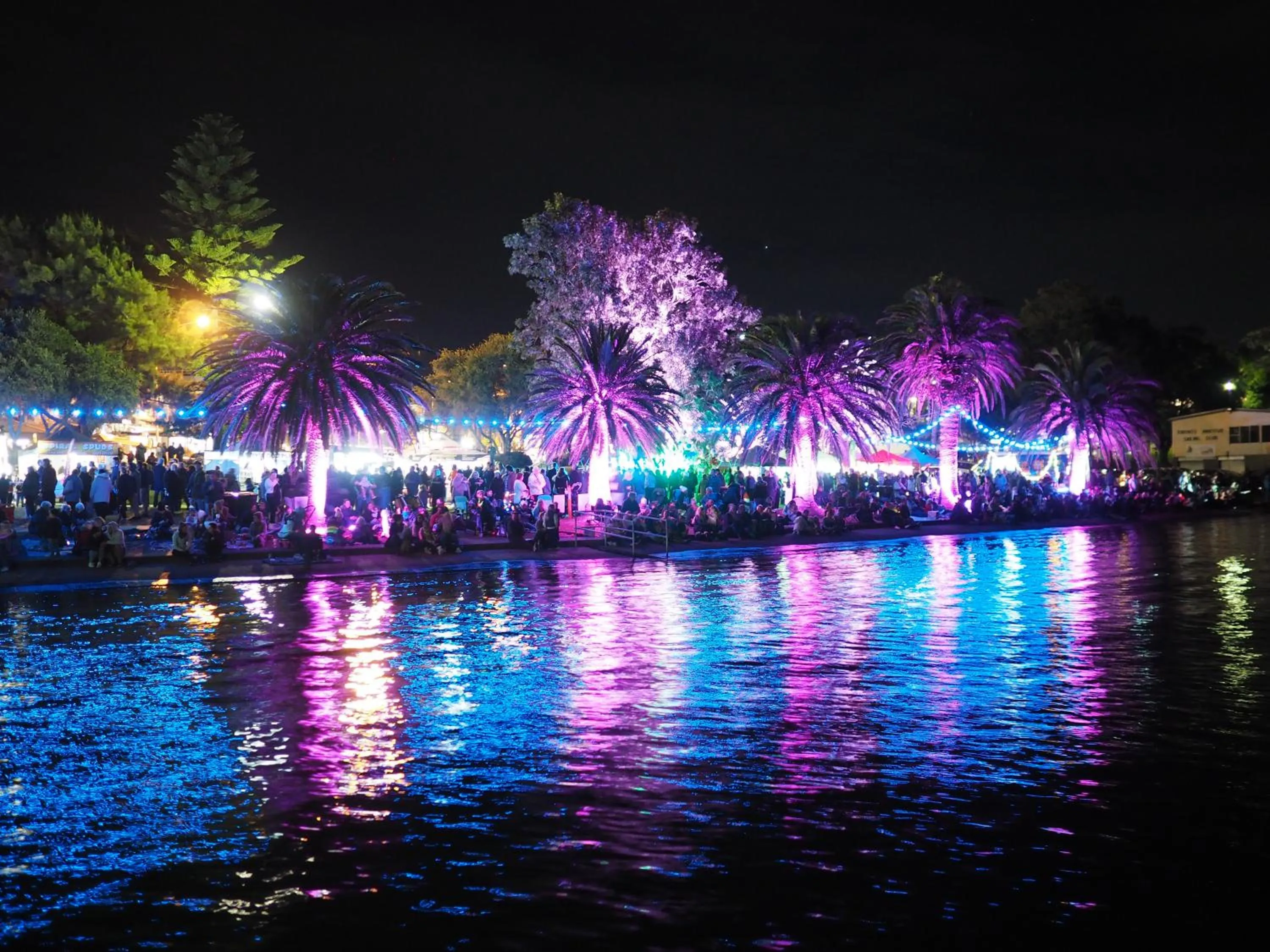 Evening entertainment in The Esplanade Motel