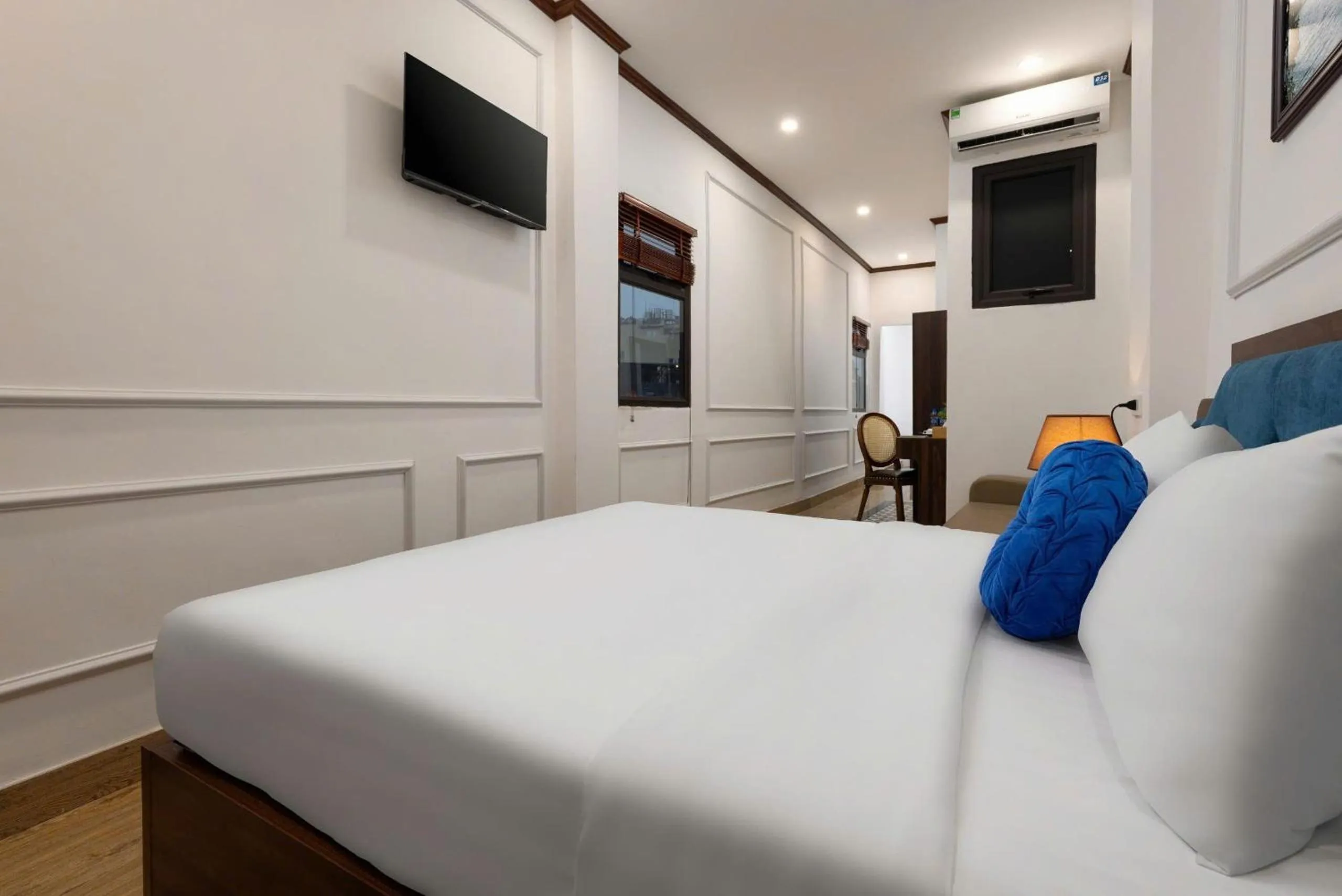 Communal lounge/ TV room, Bed in The Ambery Hanoi Boutique Hotel & Travel