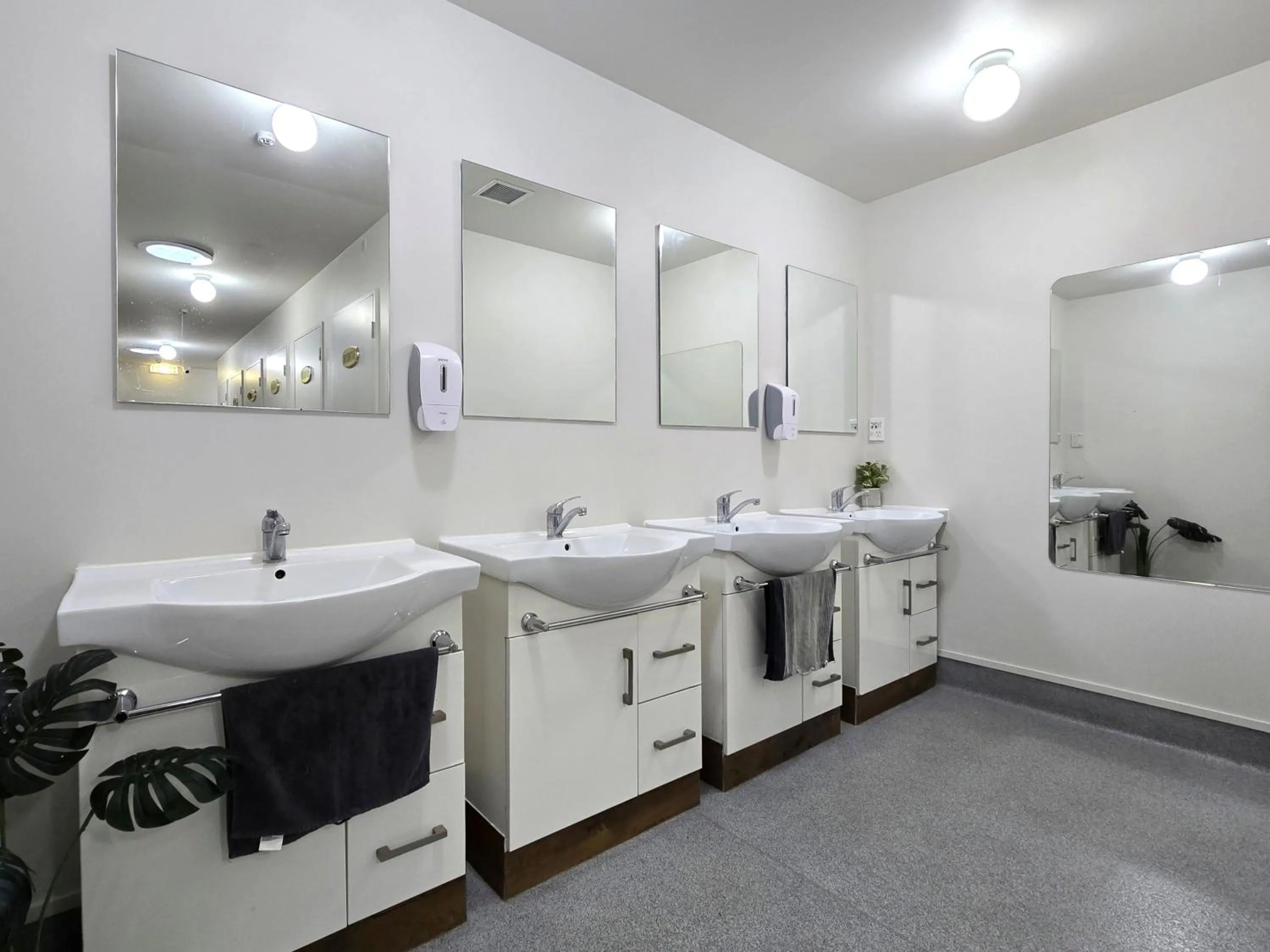 Toilet in Newton Lodge Auckland