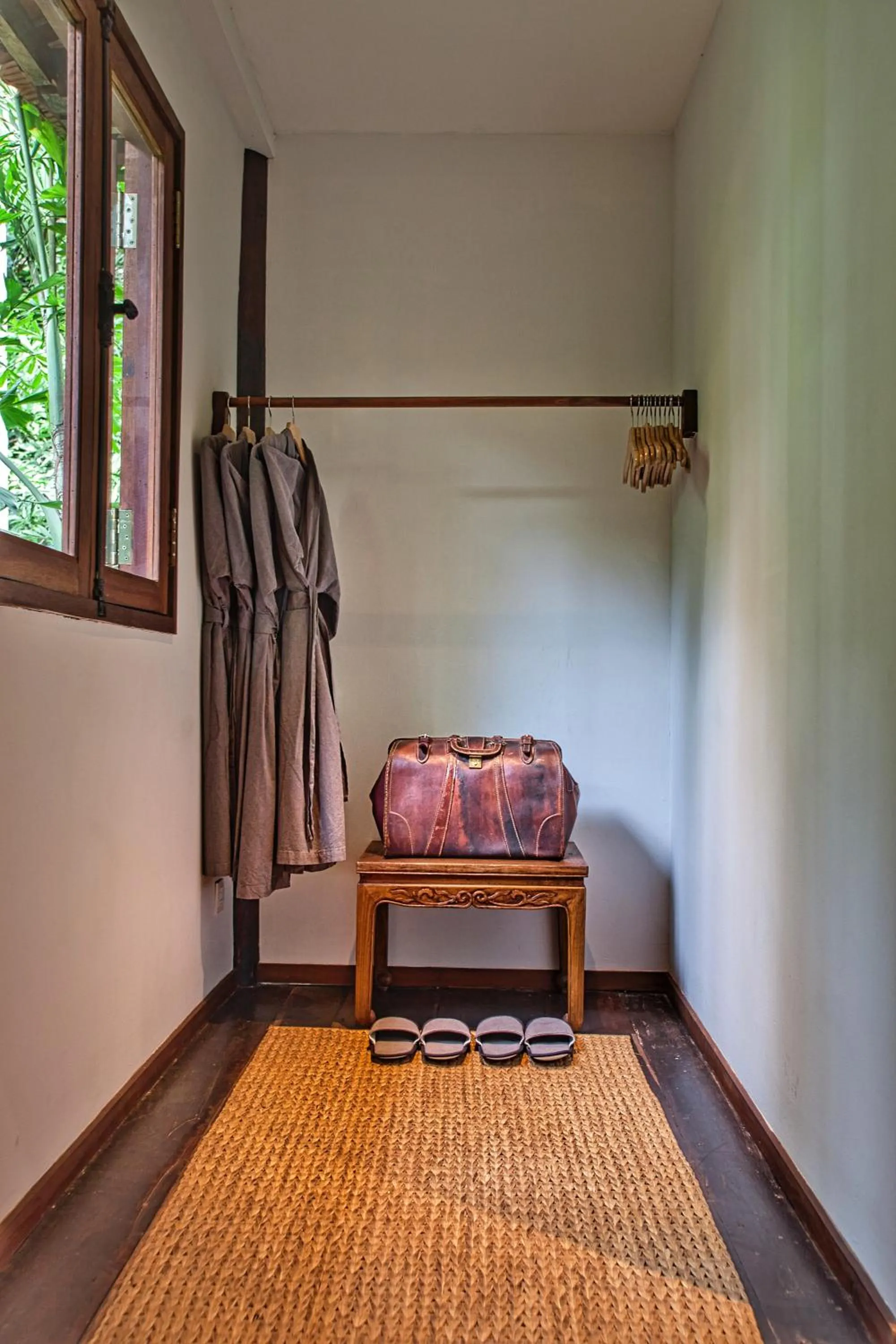 wardrobe, Bed in Maison Polanka