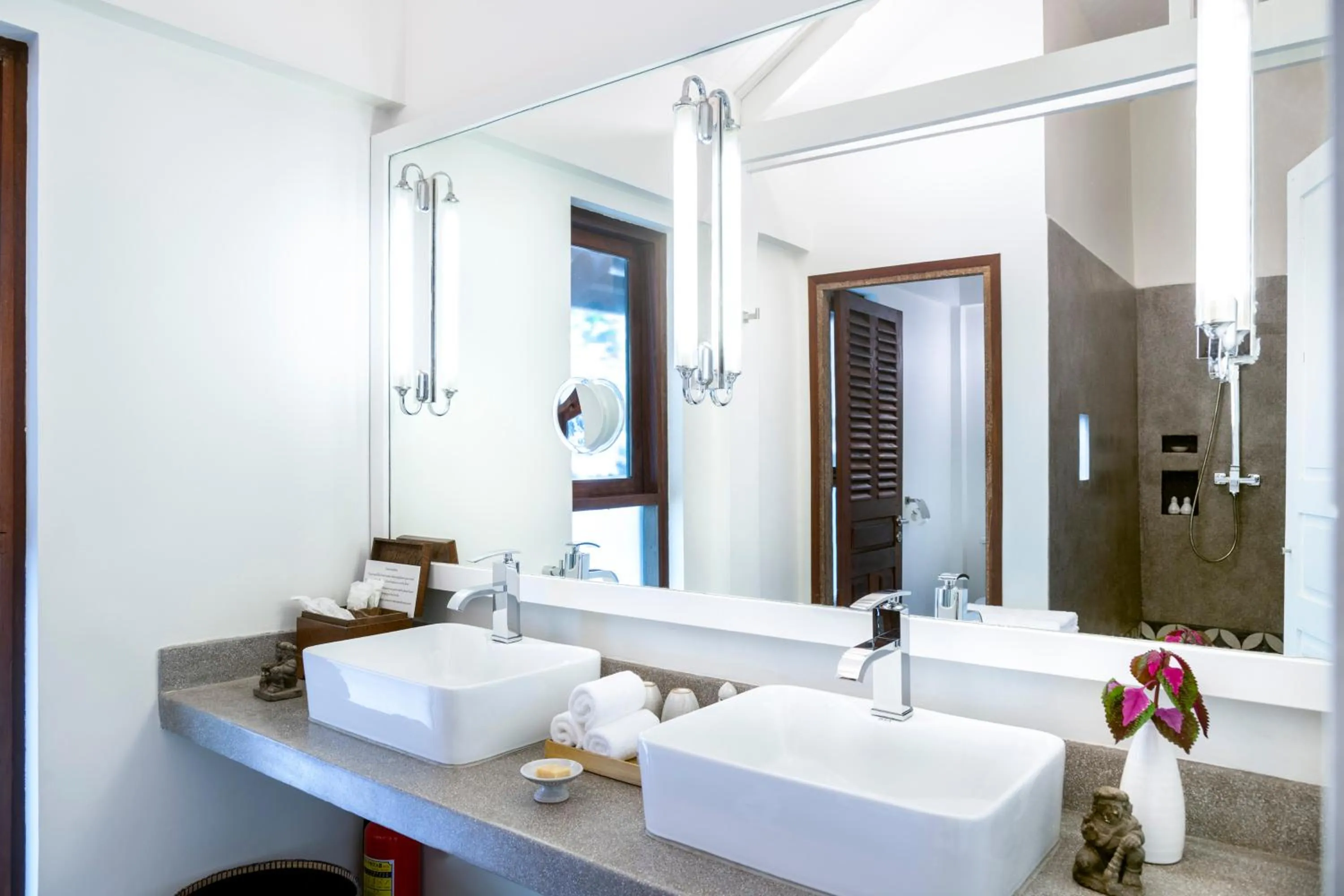 Shower in Maison Polanka