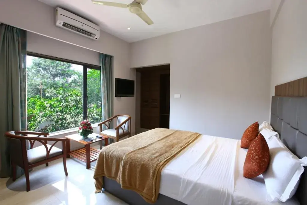 Photo of the whole room, Bed in Lake View Resort Lonavala Photo of the whole room, Bed in Lake View Resort Lonavala