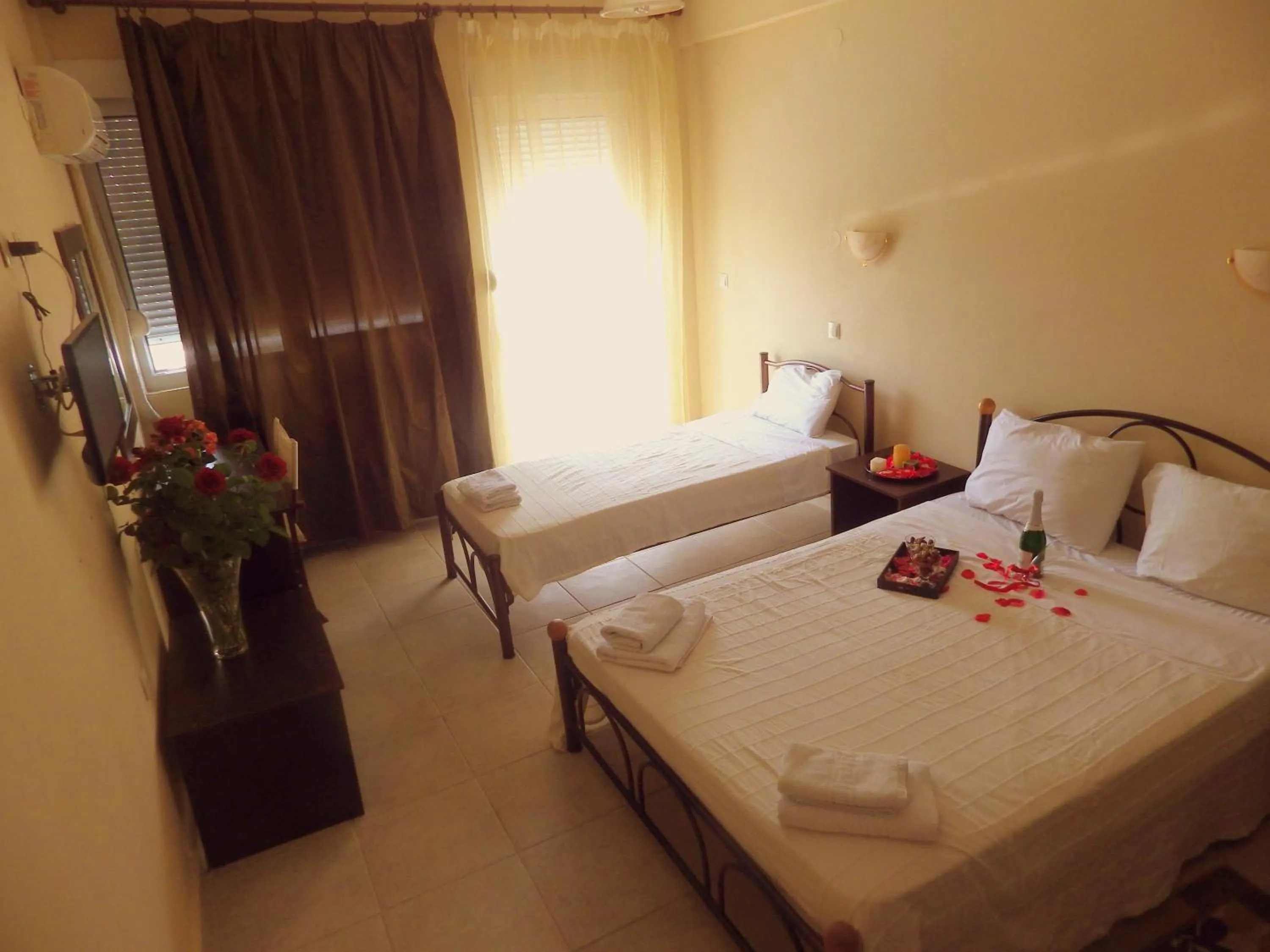 Pool view, Bed in Estia