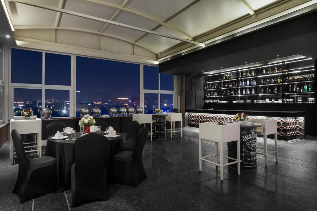 Lounge or bar in Golden Tulip City Centre Gurgaon