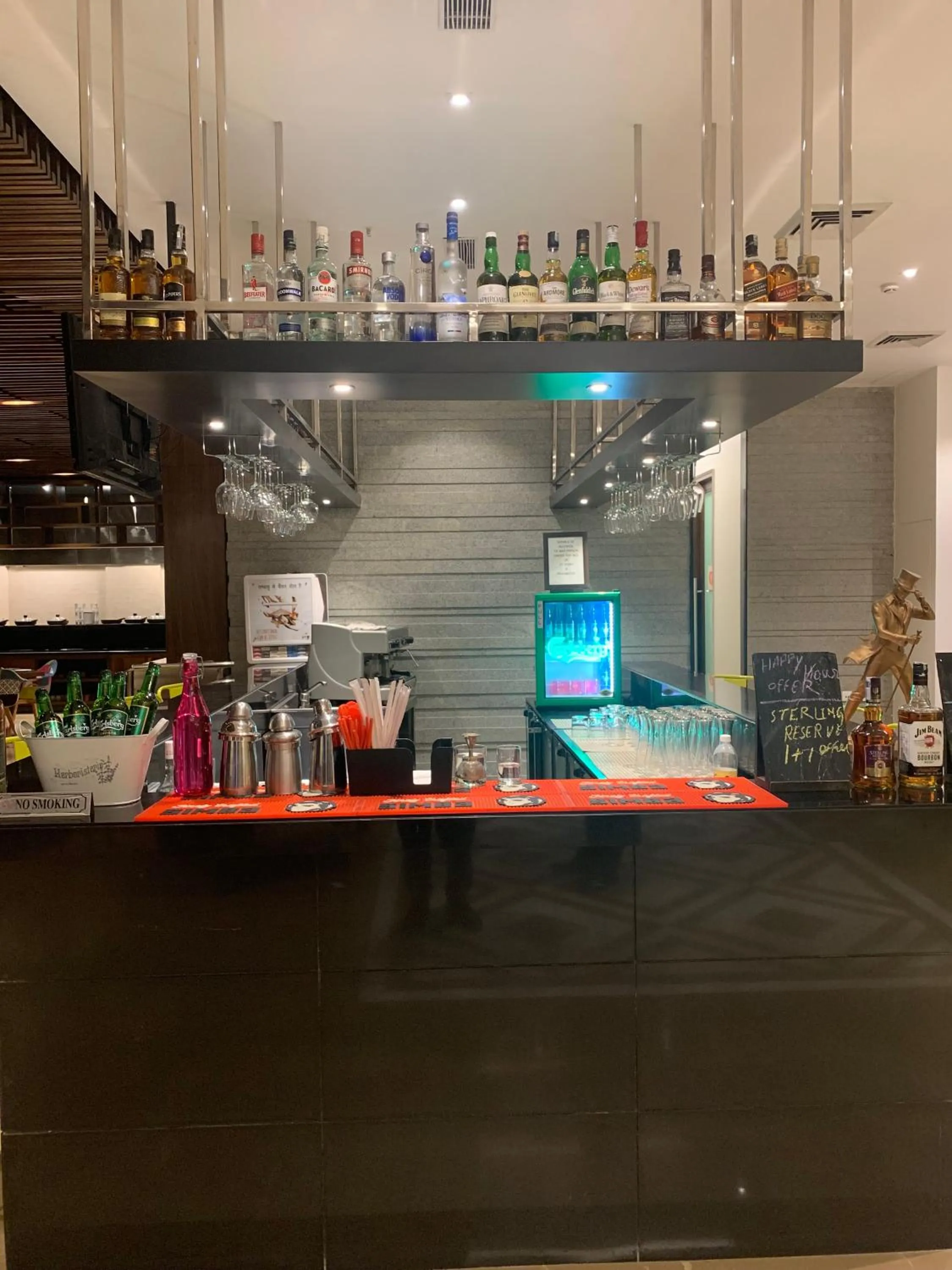 Lounge or bar in Golden Tulip City Centre Gurgaon