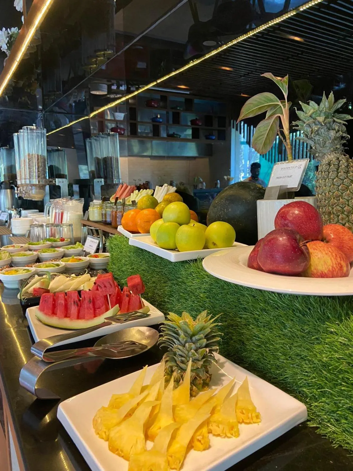 Restaurant/places to eat in Golden Tulip City Centre Gurgaon