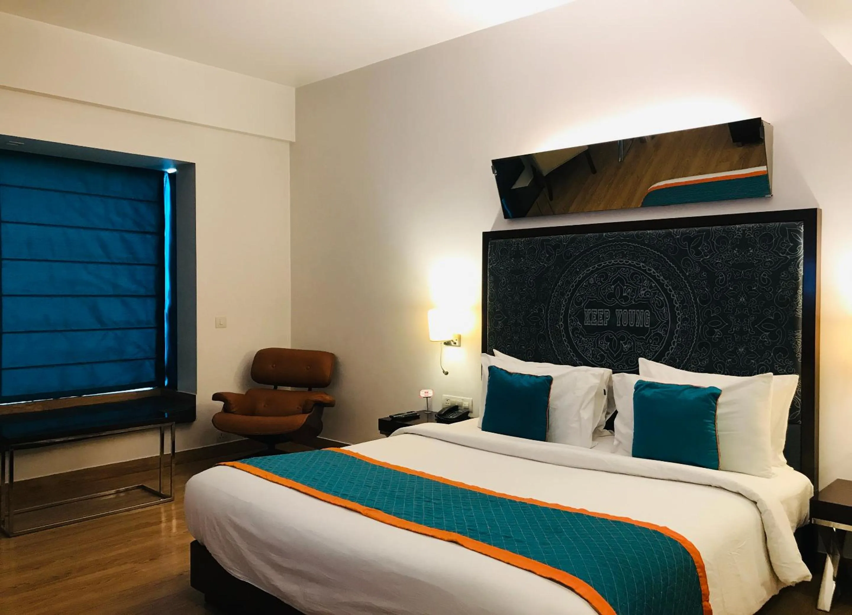 Bedroom, Bed in Golden Tulip City Centre Gurgaon