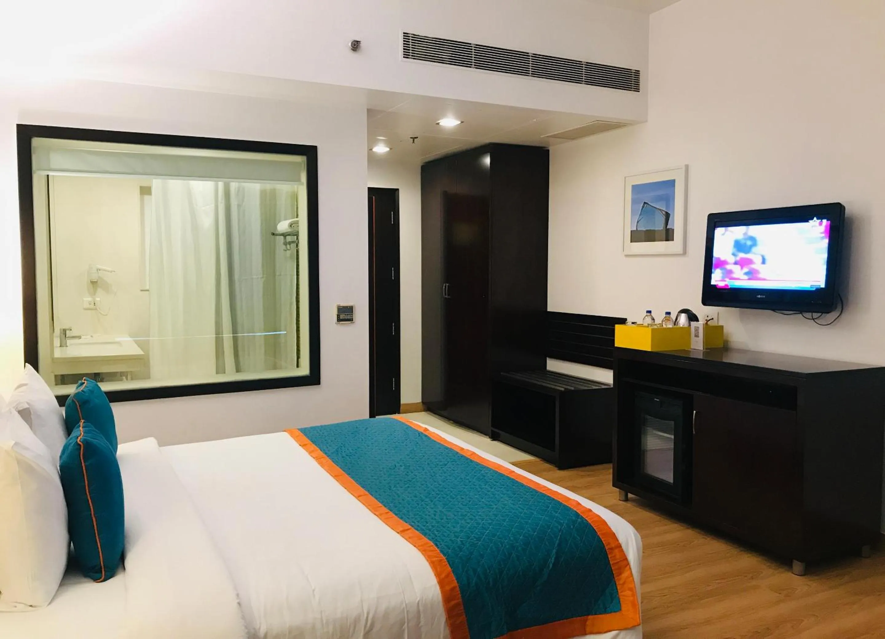 TV and multimedia, Bed in Golden Tulip City Centre Gurgaon