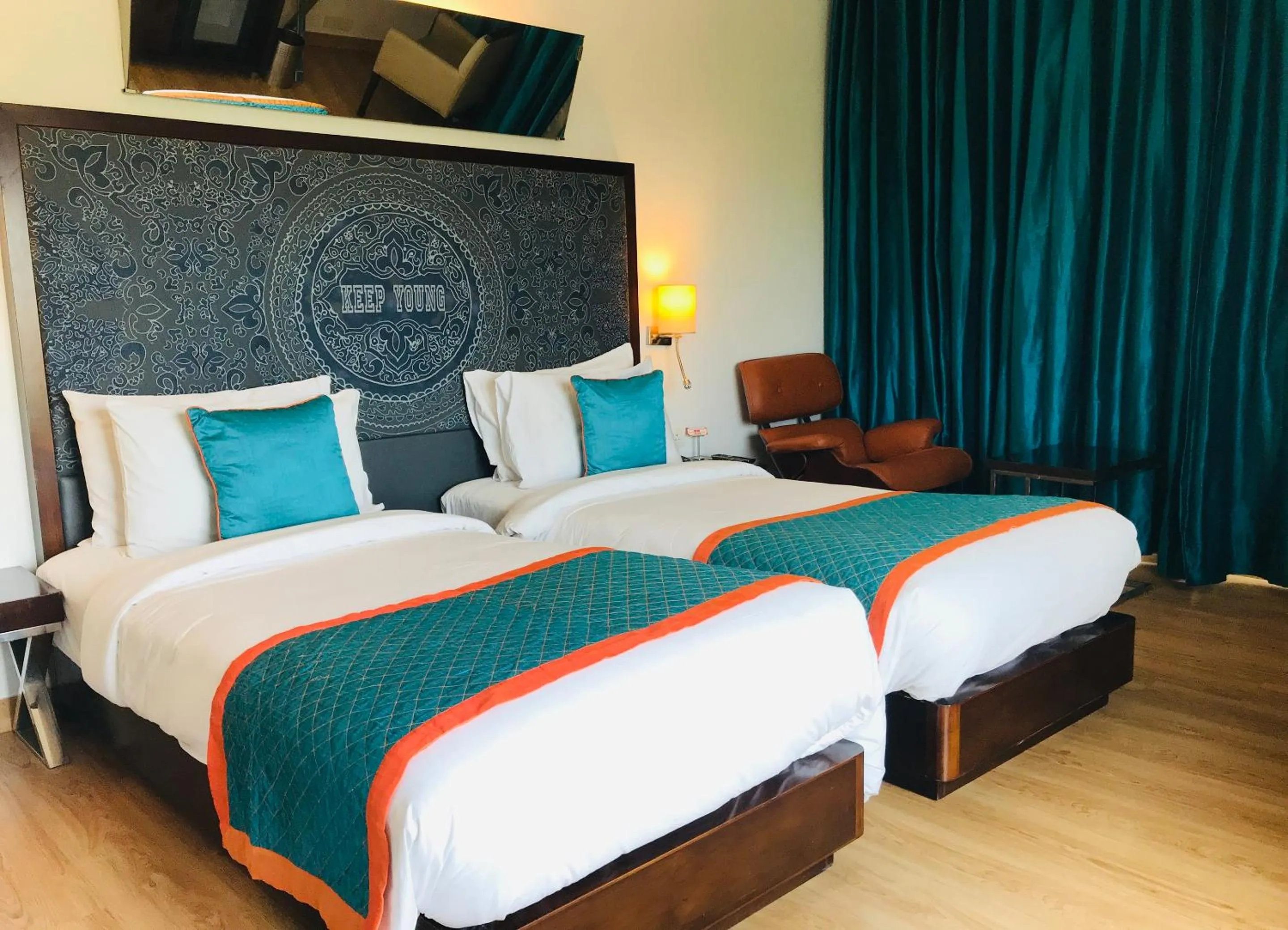 Bedroom, Bed in Golden Tulip City Centre Gurgaon