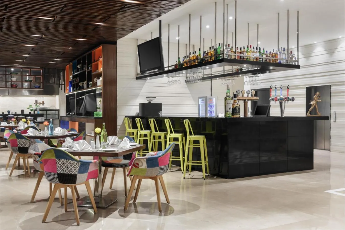 Restaurant/places to eat in Golden Tulip City Centre Gurgaon