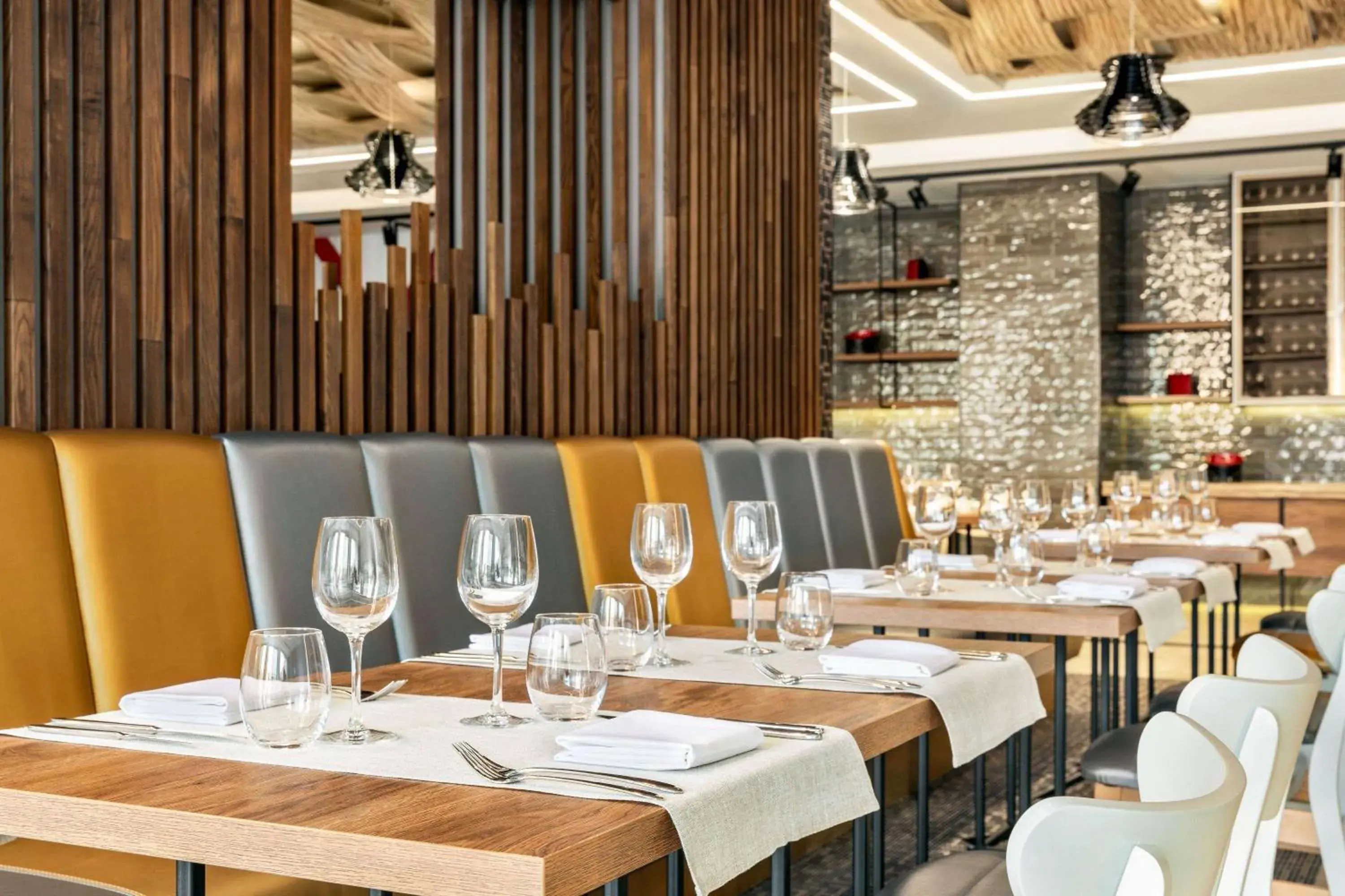 Restaurant/places to eat in Ramada by Wyndham Ramnicu Valcea Restaurant/places to eat in Ramada by Wyndham Ramnicu Valcea