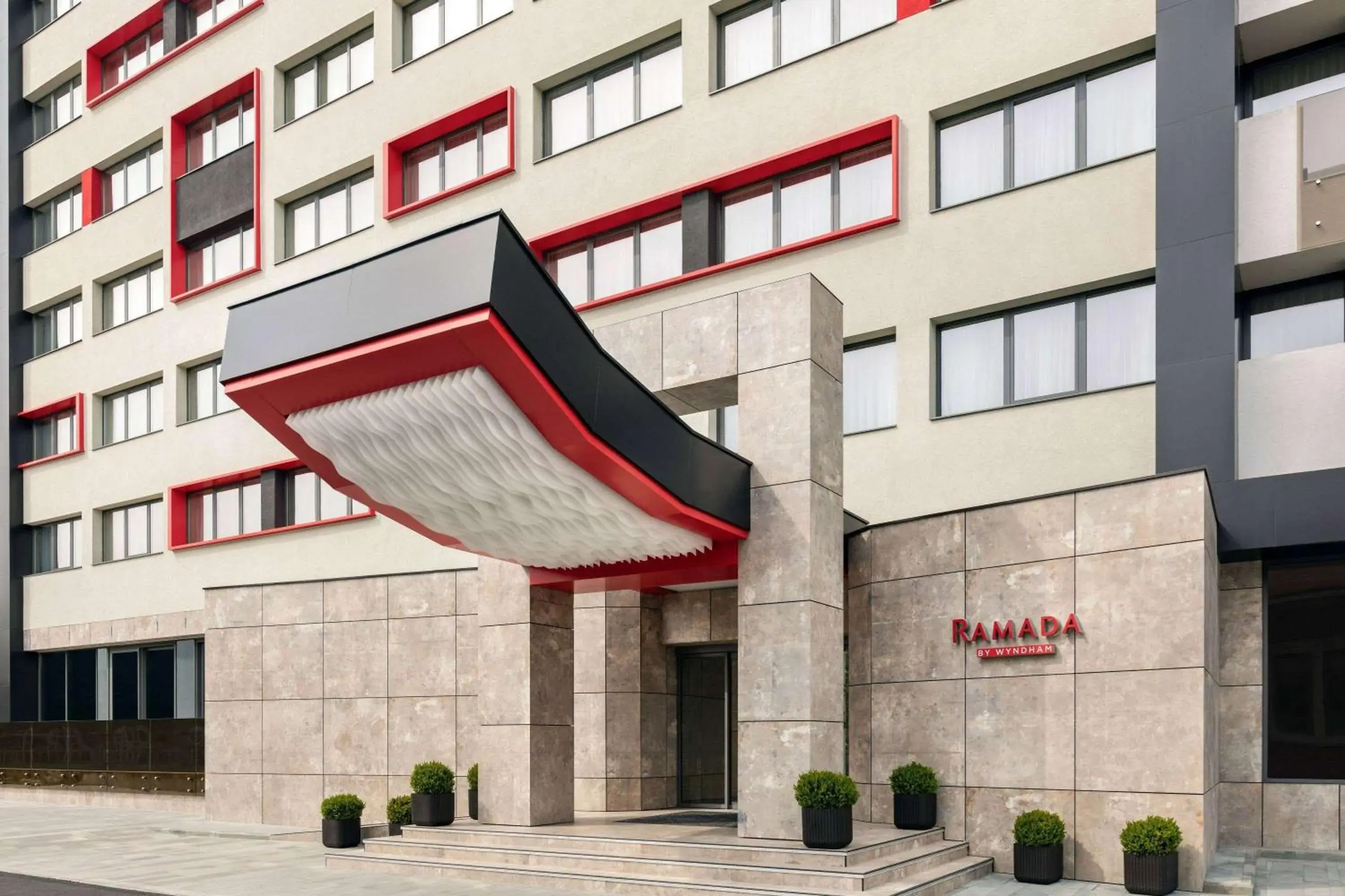 Property building in Ramada by Wyndham Ramnicu Valcea Property building in Ramada by Wyndham Ramnicu Valcea