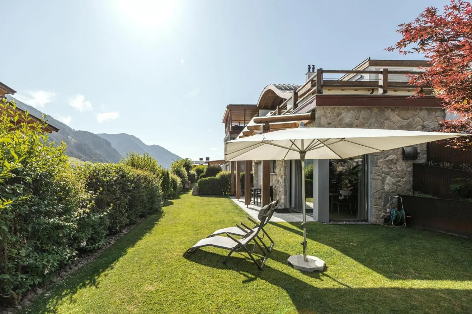 Garden in Apartments Chalet Anna