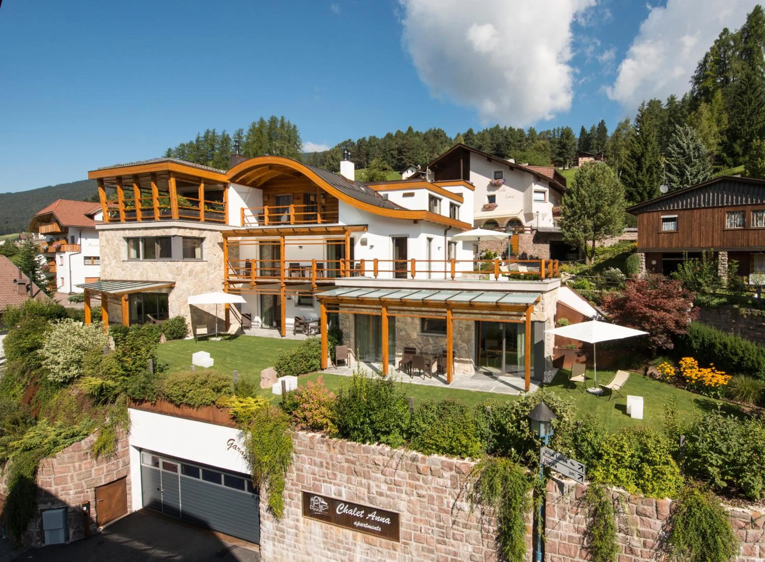Garden view in Apartments Chalet Anna