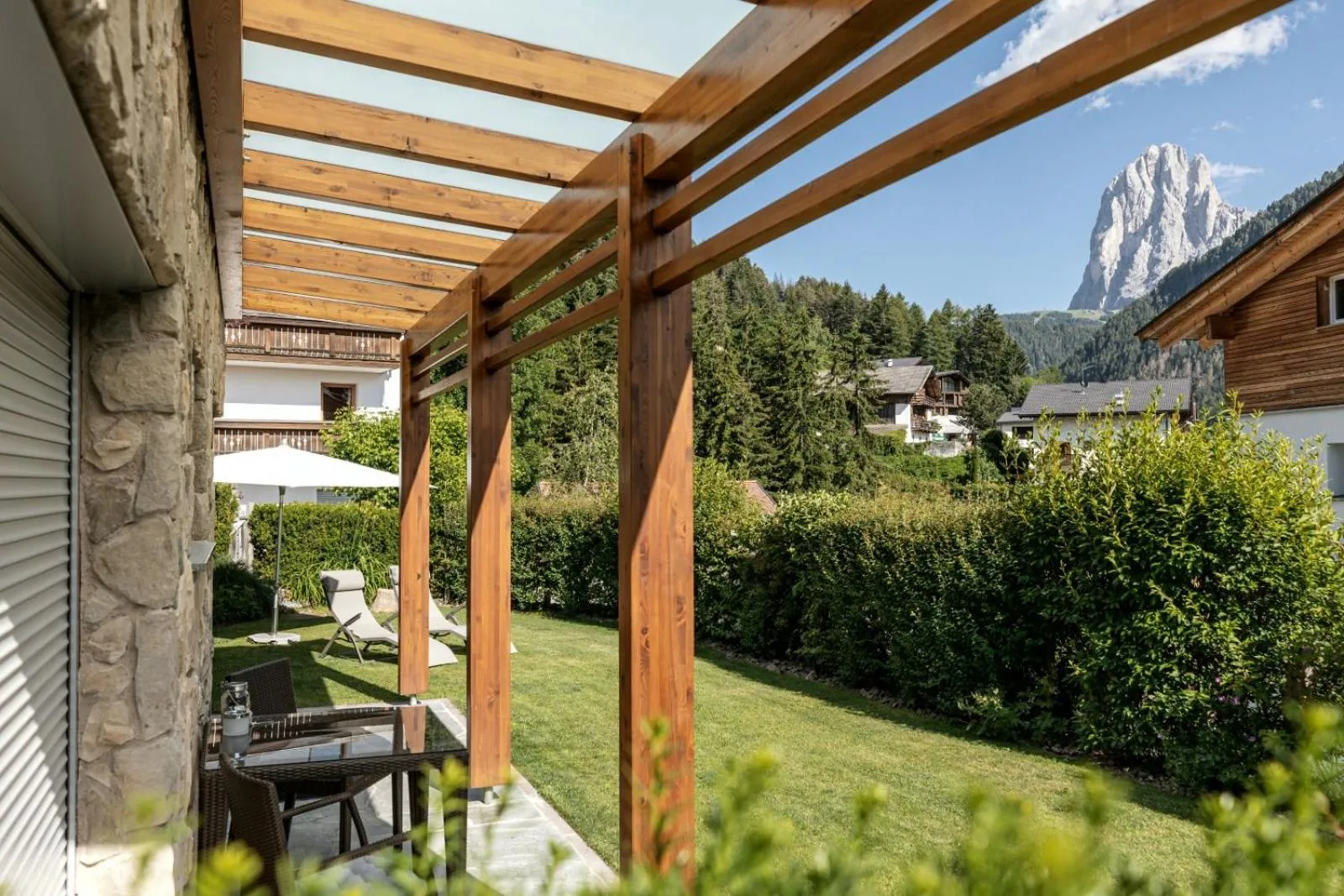 Garden in Apartments Chalet Anna