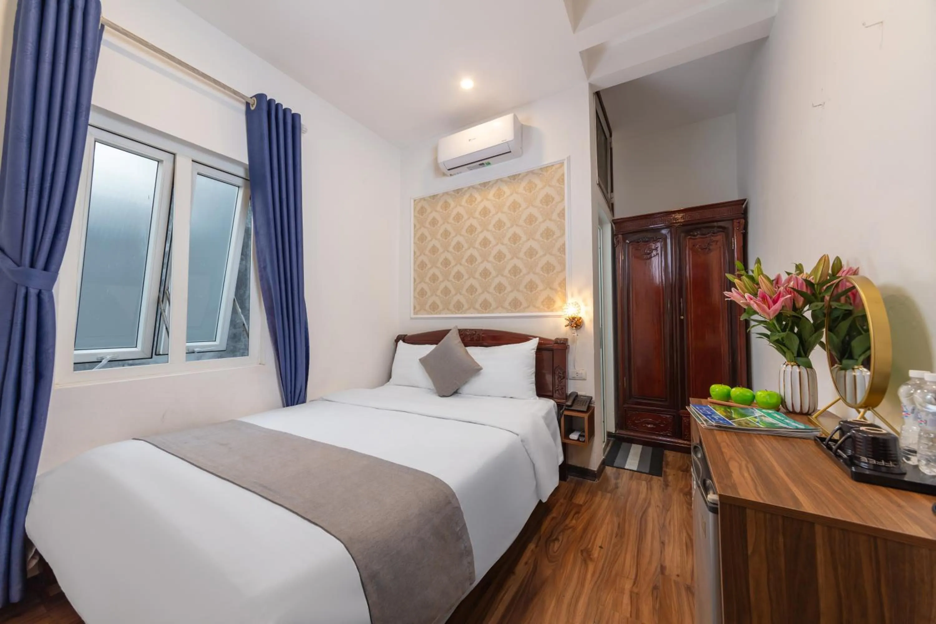 Bed in La Lisa Hotel