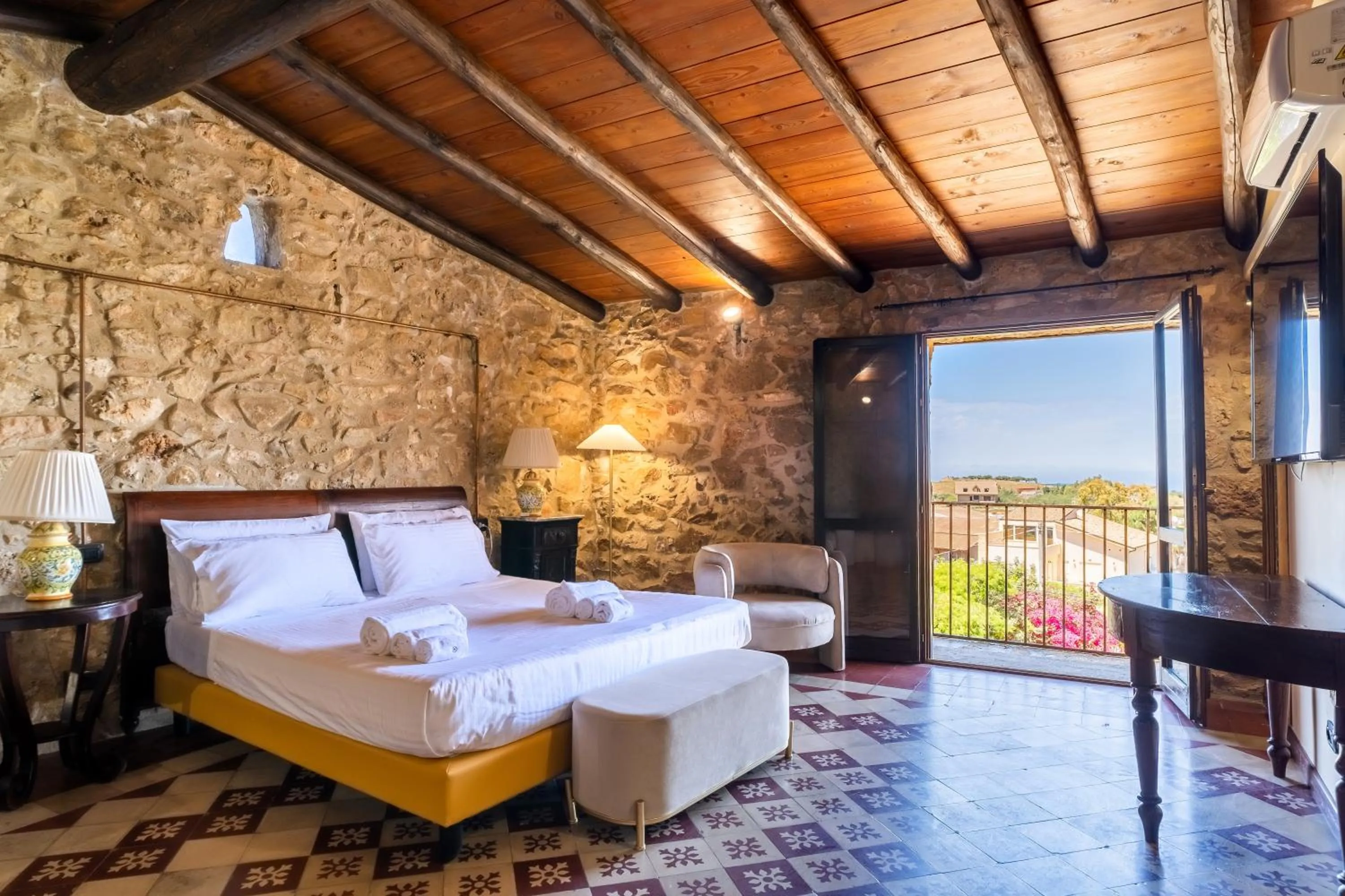 Bedroom, Bed in Grand Hotel La Batia