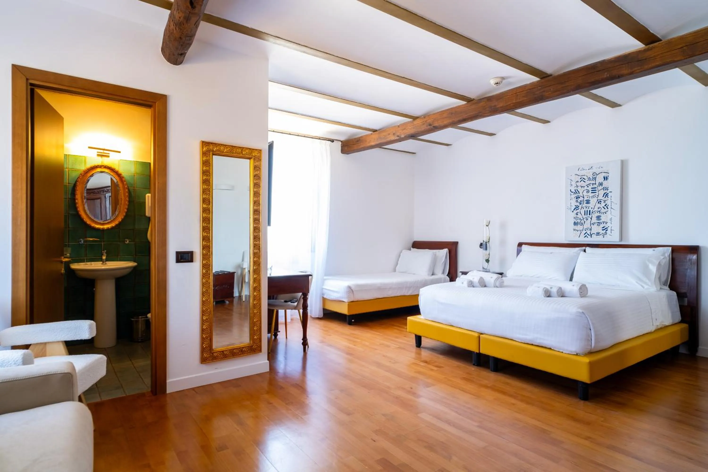 Photo of the whole room, Bed in Grand Hotel La Batia