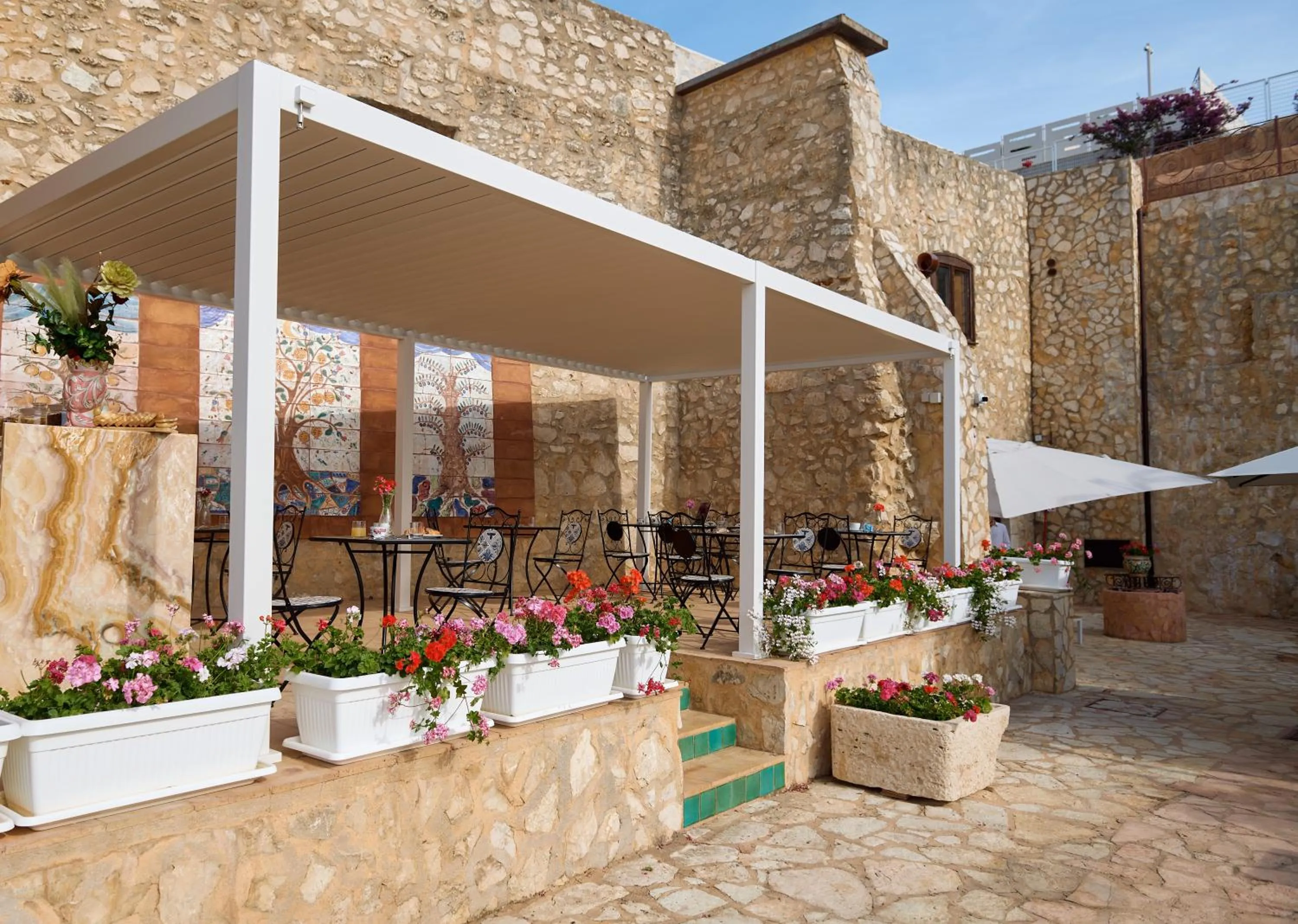 Patio in Grand Hotel La Batia