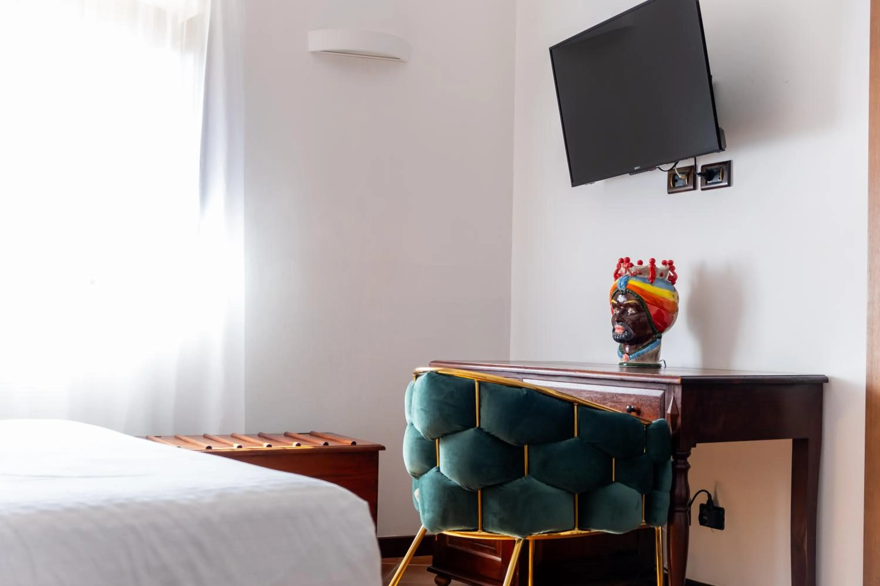 TV and multimedia, Bed in Grand Hotel La Batia