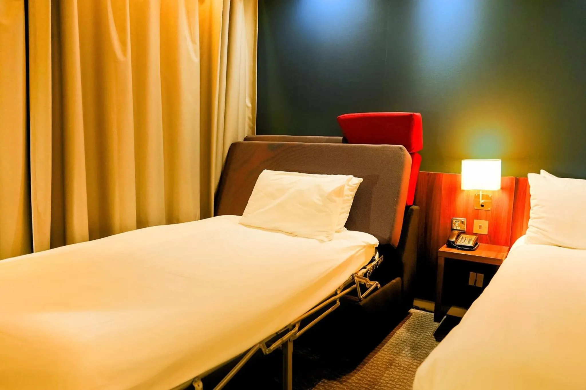 Photo of the whole room, Bed in Holiday Inn Express Harlow by IHG