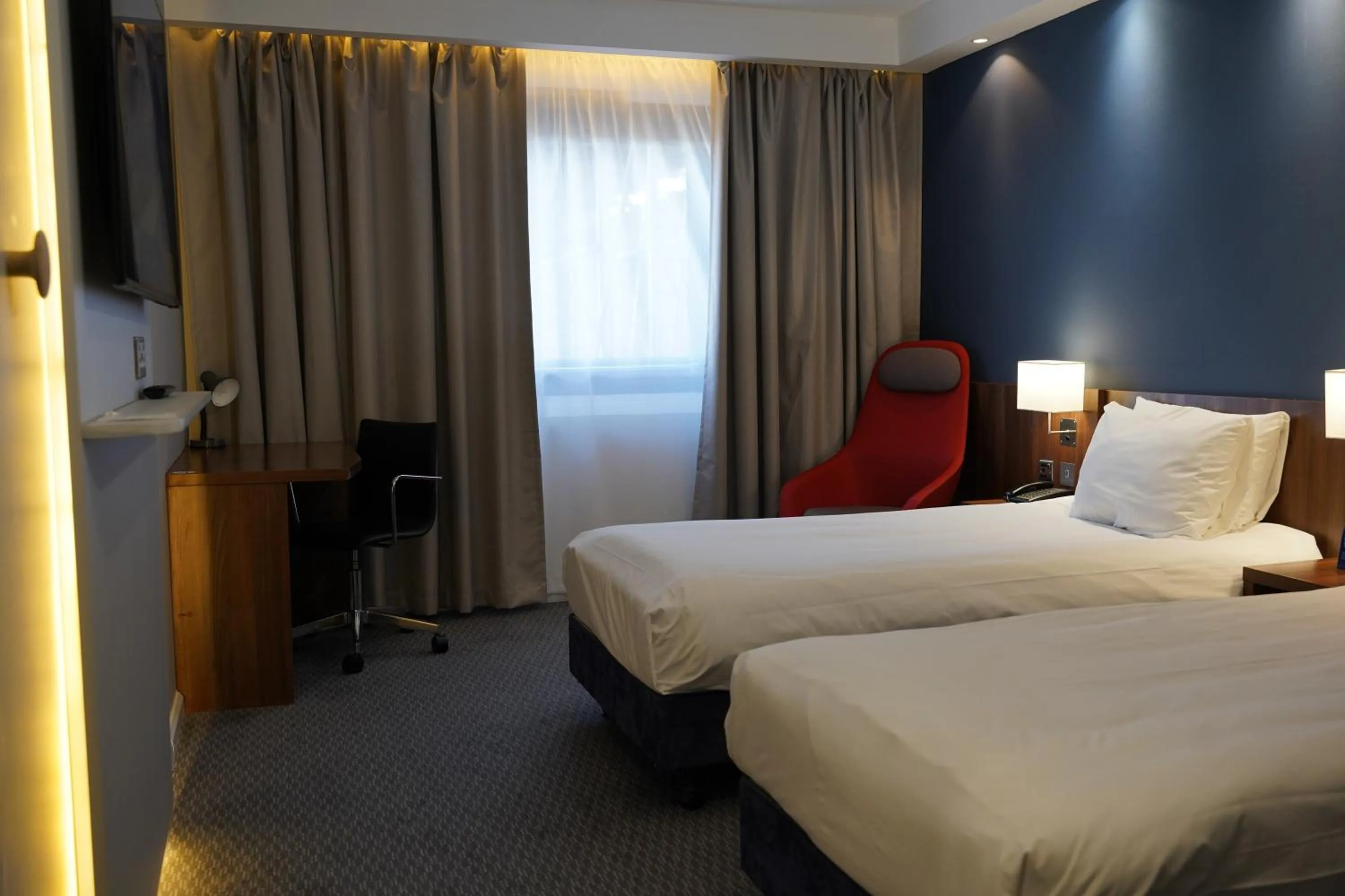 Bed in Holiday Inn Express Harlow by IHG