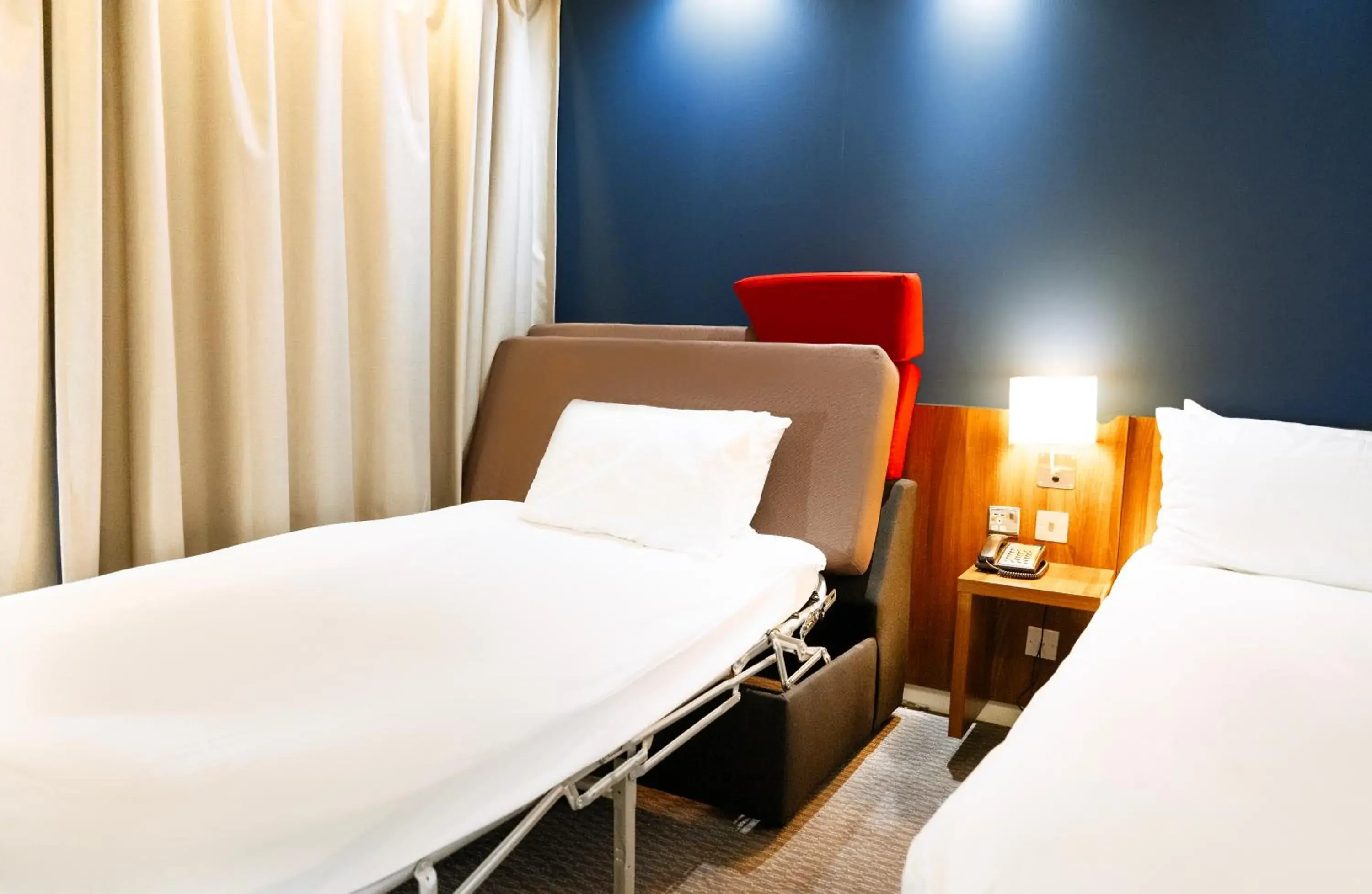 Bed in Holiday Inn Express Harlow by IHG Bed in Holiday Inn Express Harlow by IHG