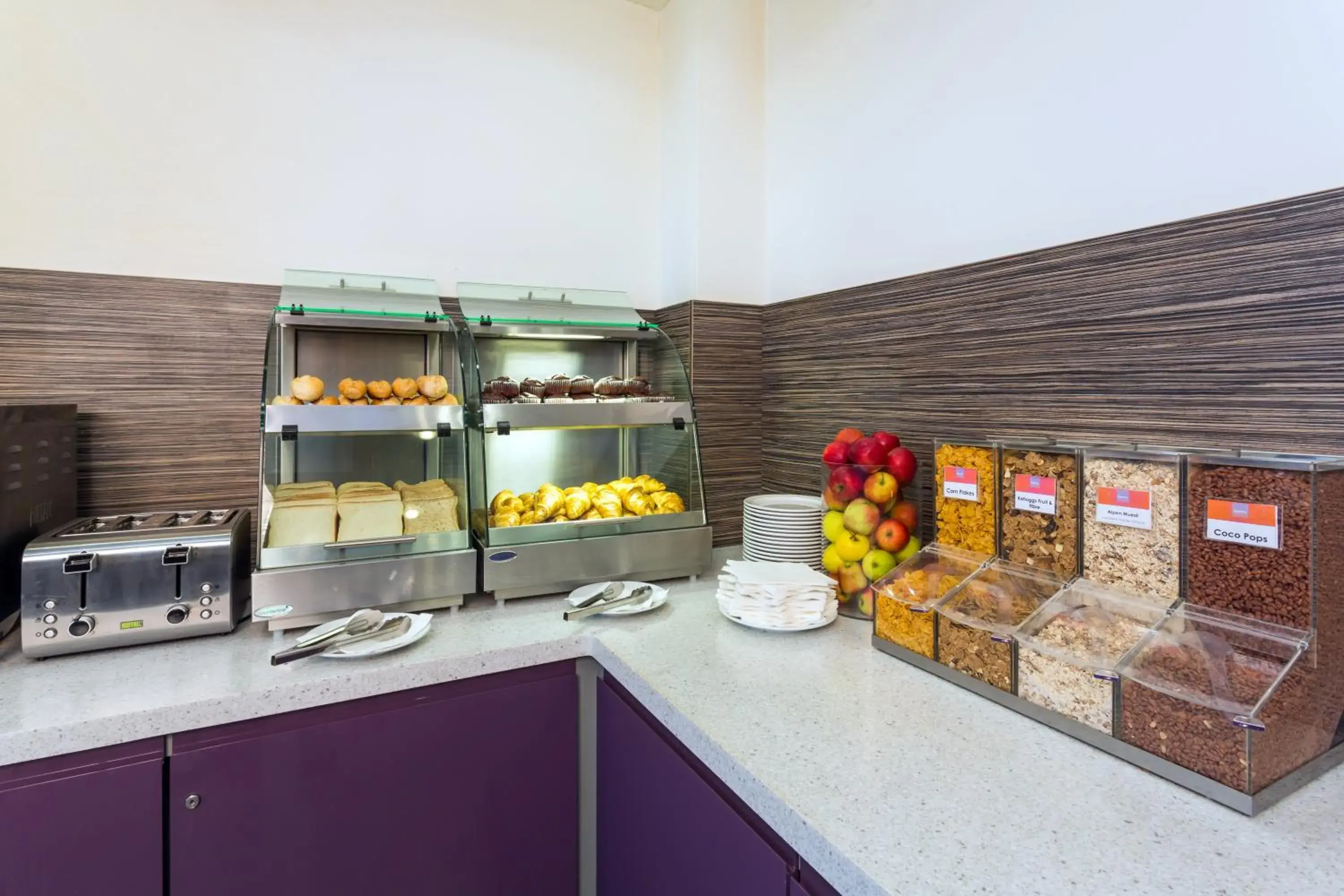 Breakfast in Holiday Inn Express Harlow by IHG Breakfast in Holiday Inn Express Harlow by IHG