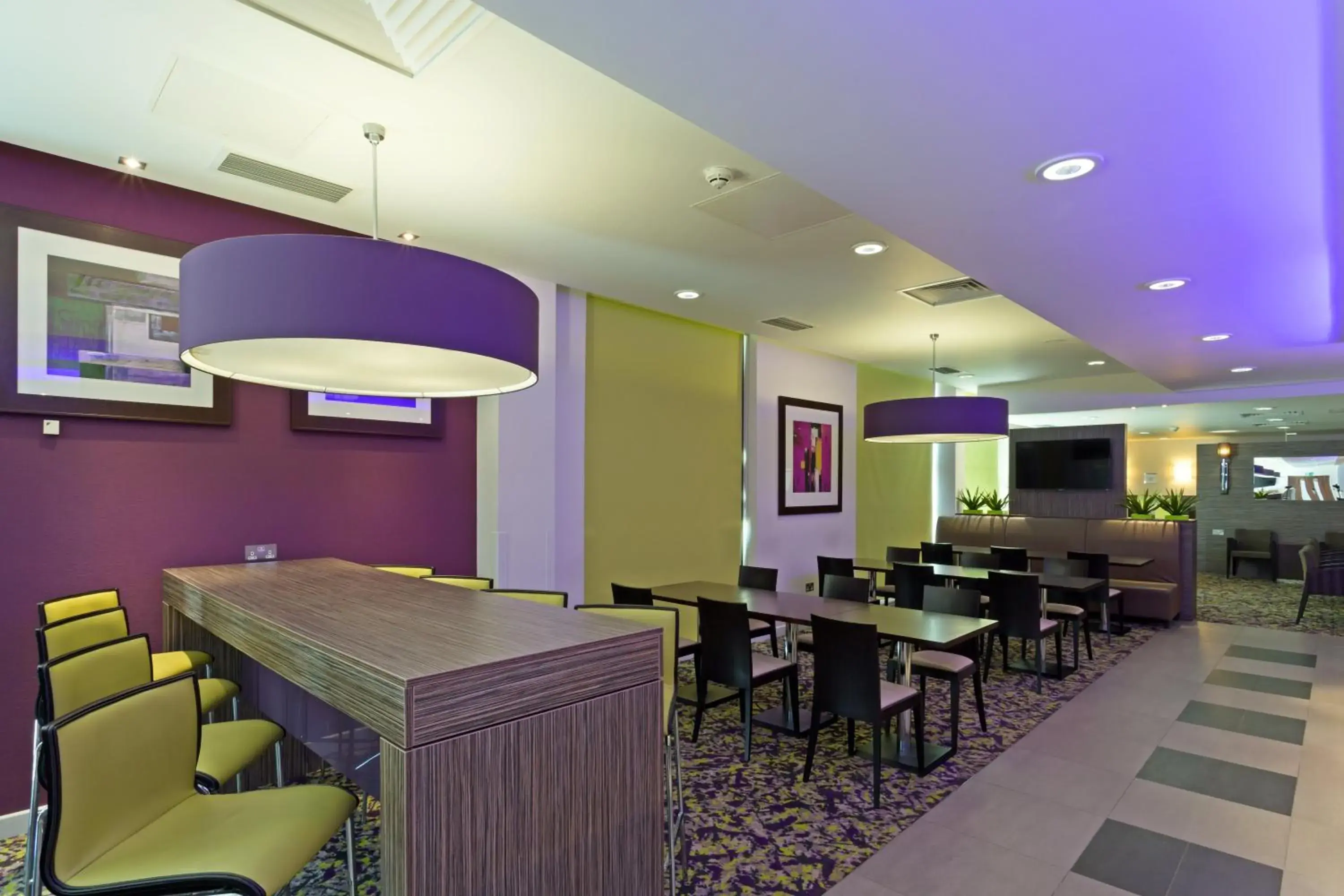 Restaurant/places to eat in Holiday Inn Express Harlow by IHG Restaurant/places to eat in Holiday Inn Express Harlow by IHG