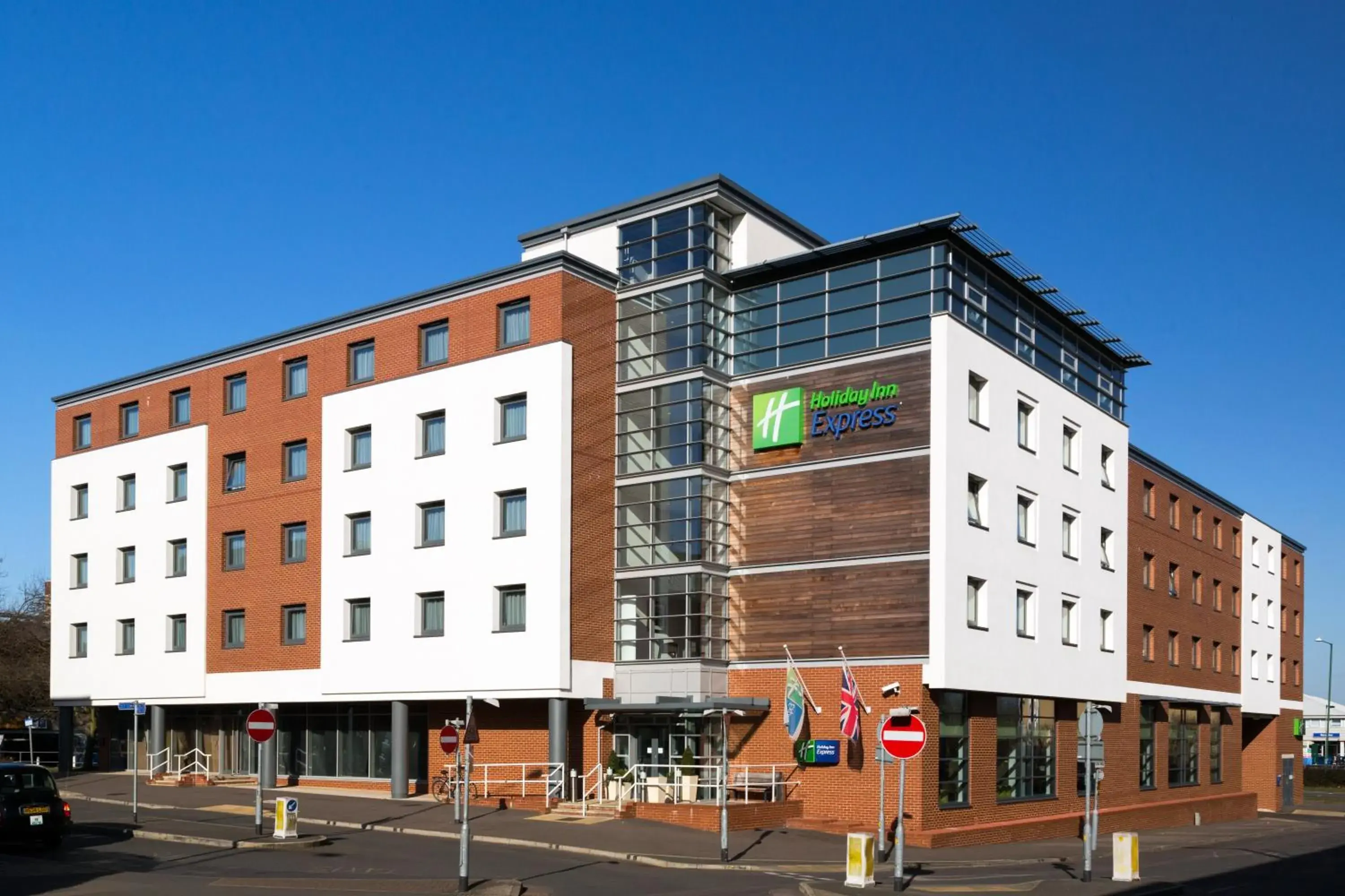 Property building in Holiday Inn Express Harlow by IHG Property building in Holiday Inn Express Harlow by IHG