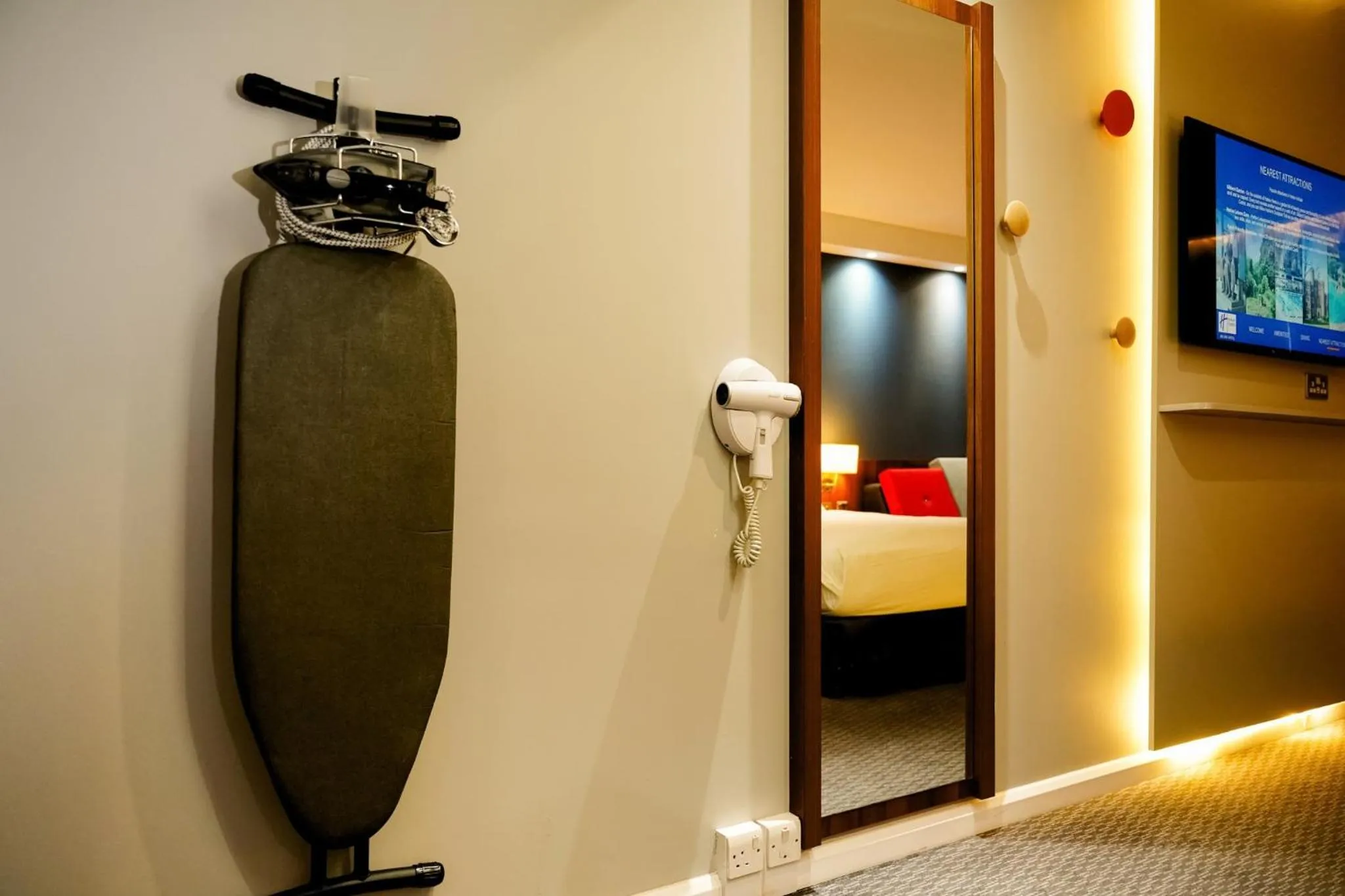 Photo of the whole room, Bed in Holiday Inn Express Harlow by IHG