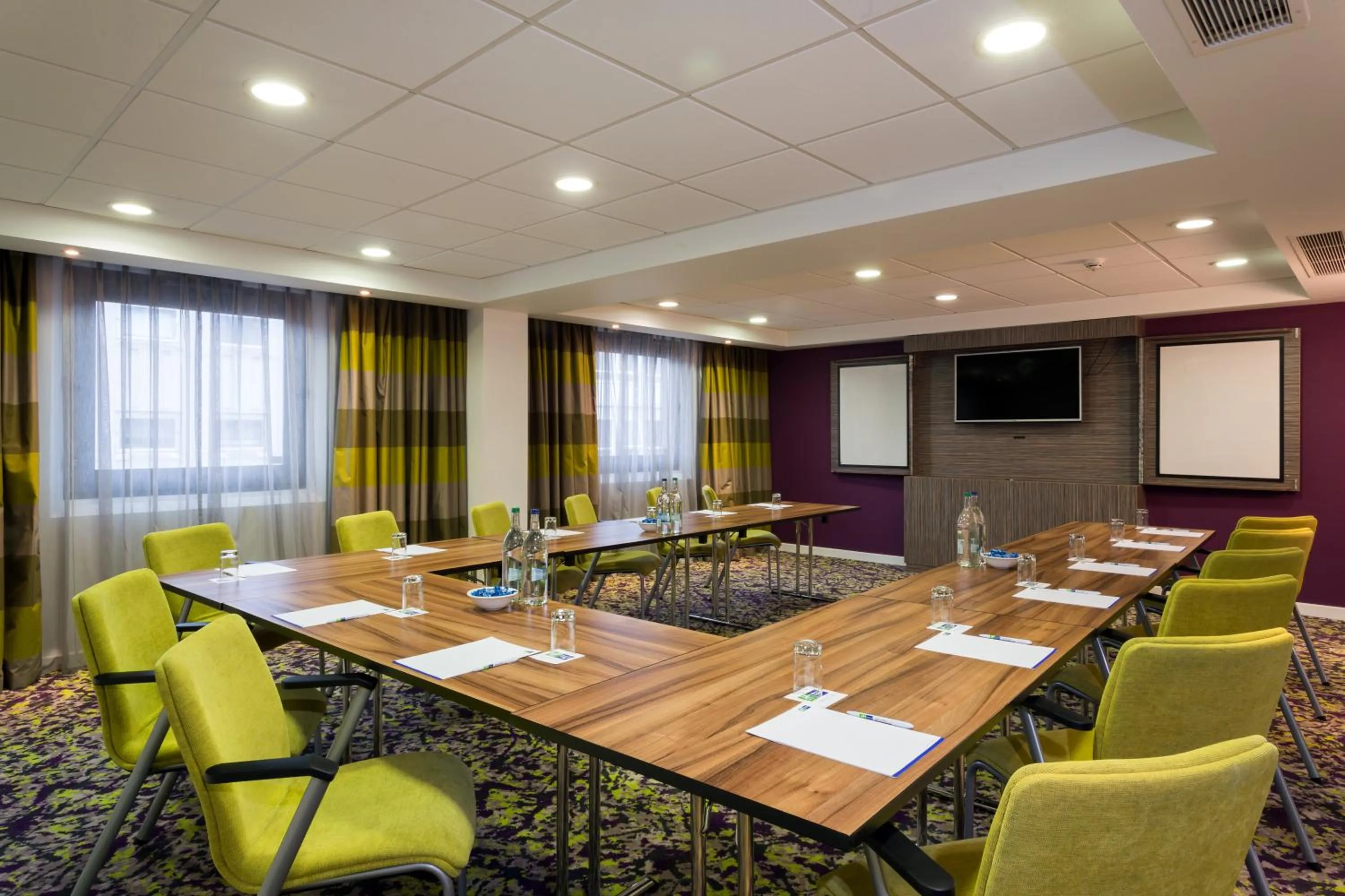 Meeting/conference room in Holiday Inn Express Harlow by IHG