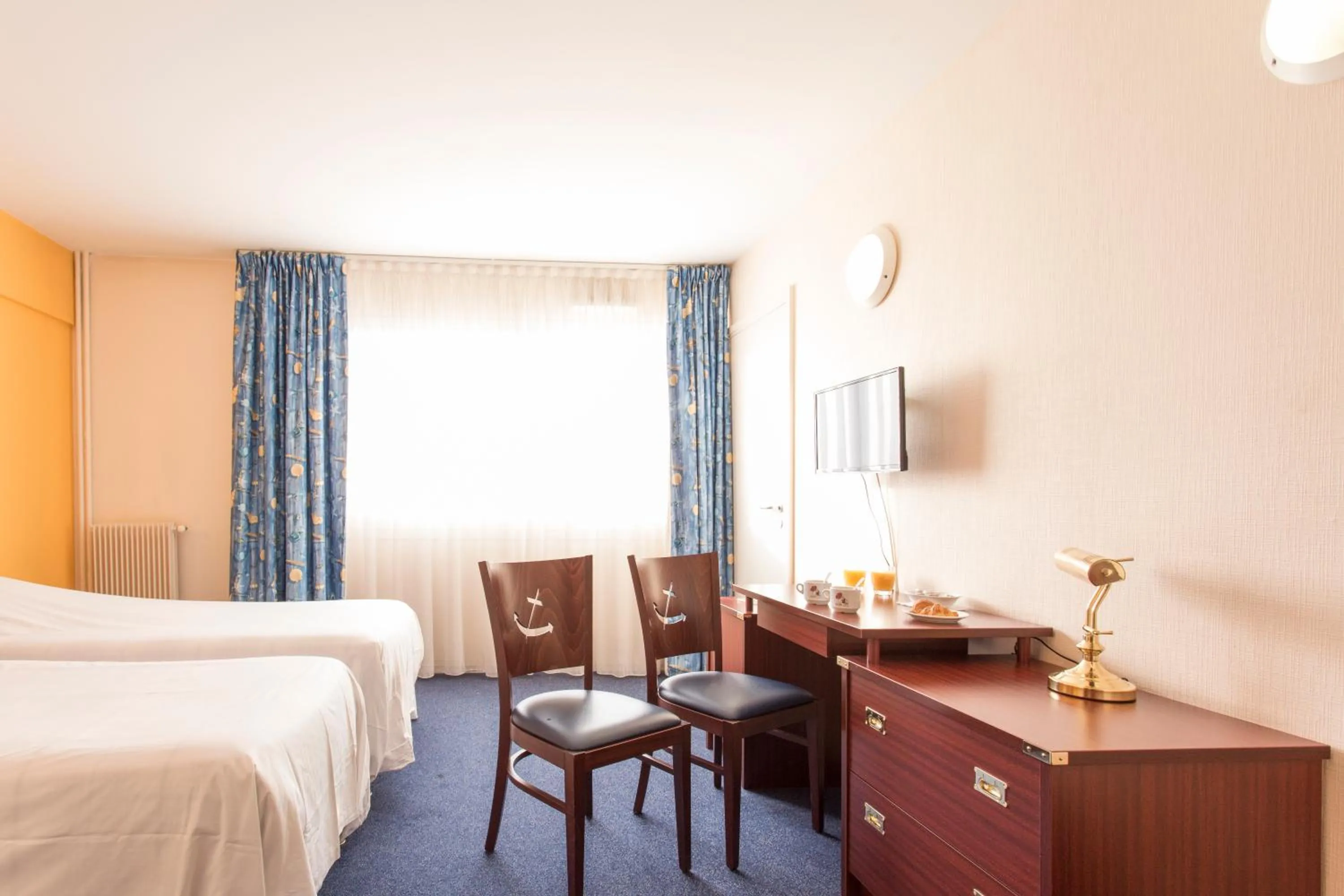 Hôtel Les Gens De Mer Le Havre by Popinns