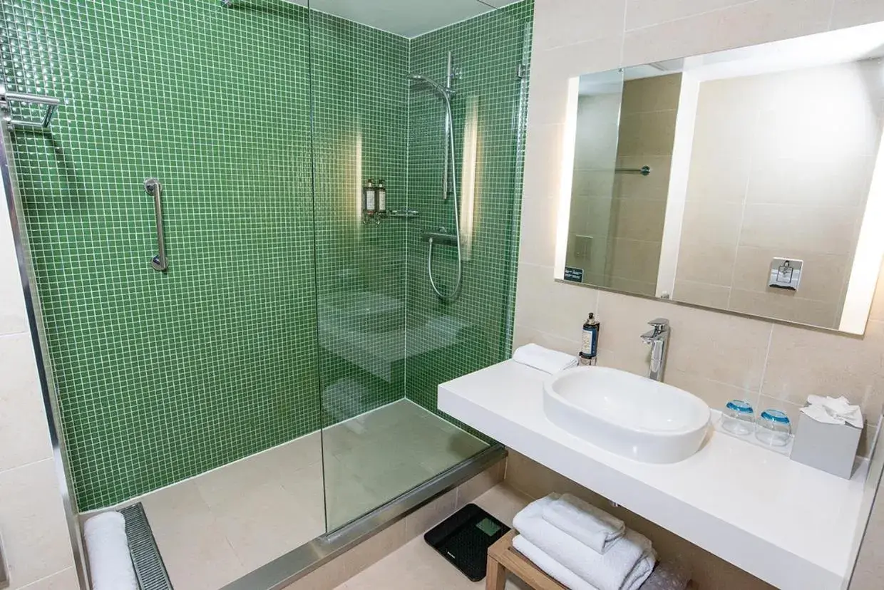 Toilet in The Orchard Hotel & Restaurant Toilet in The Orchard Hotel & Restaurant