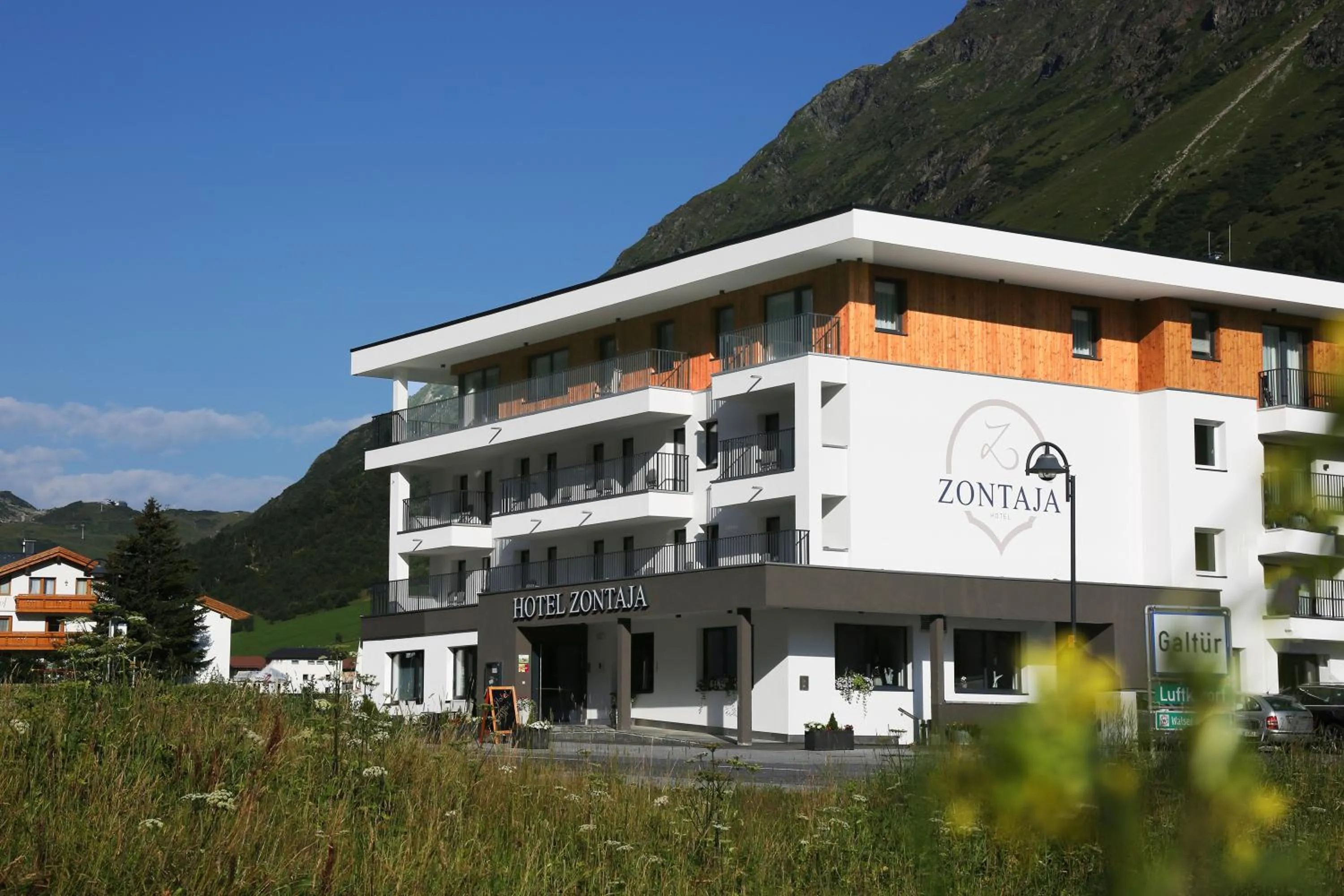 Property building in Hotel Zontaja Superior
