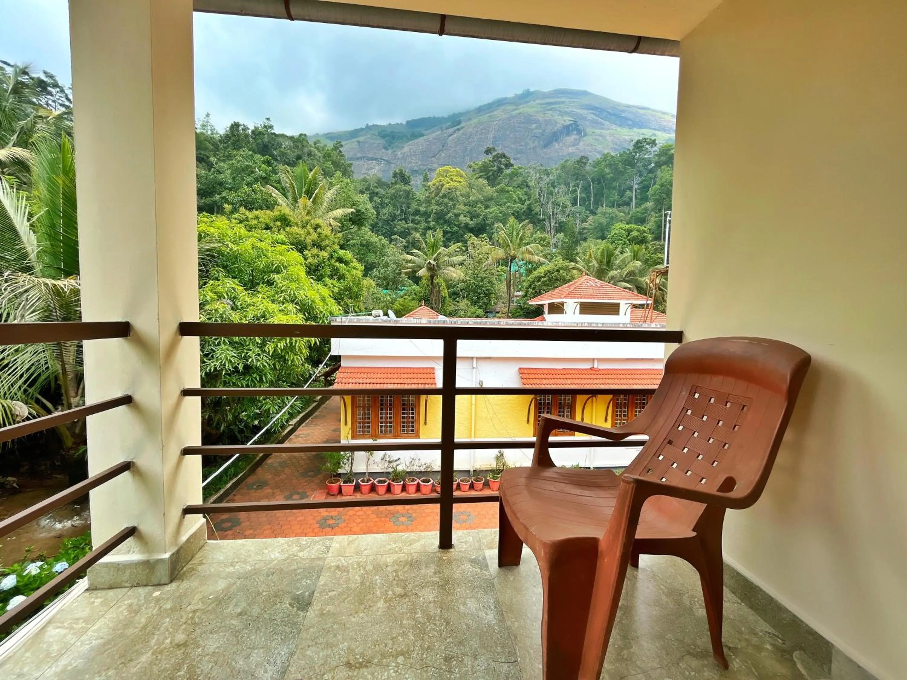 Deluxe Double Room with Balcony in Green Shades