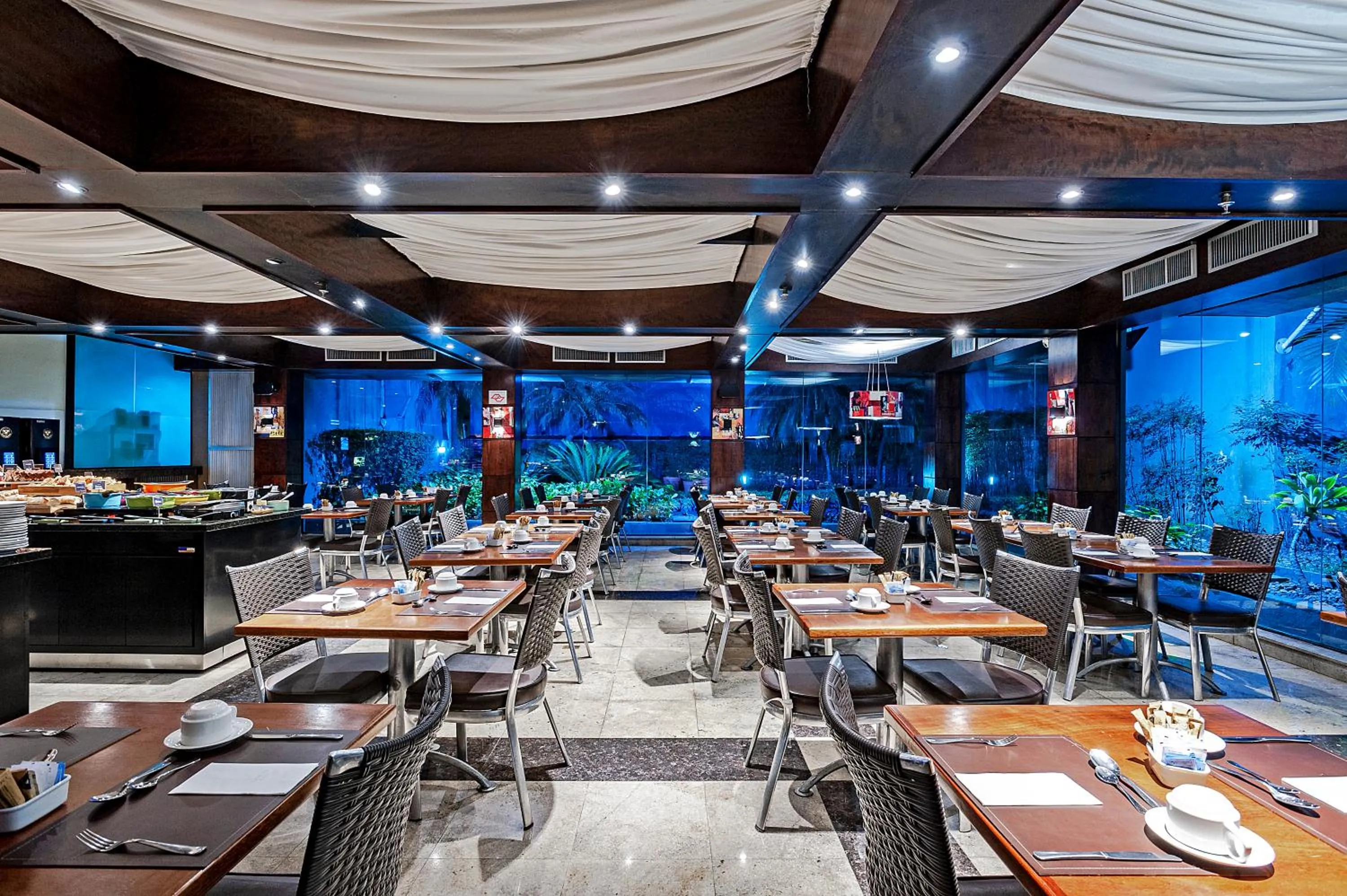 Restaurant/places to eat in Novotel SP Jardins