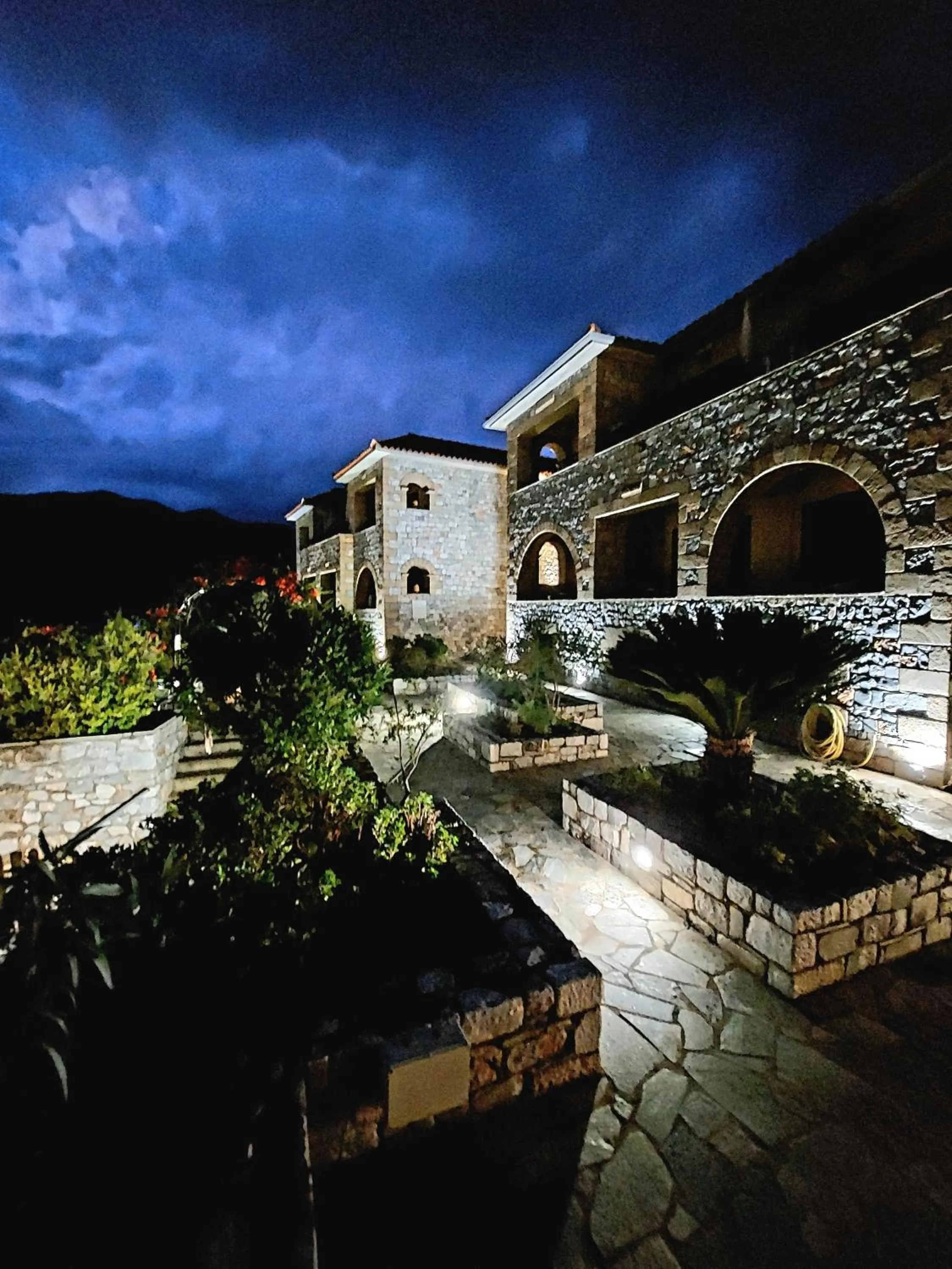 Vardia Hotel
