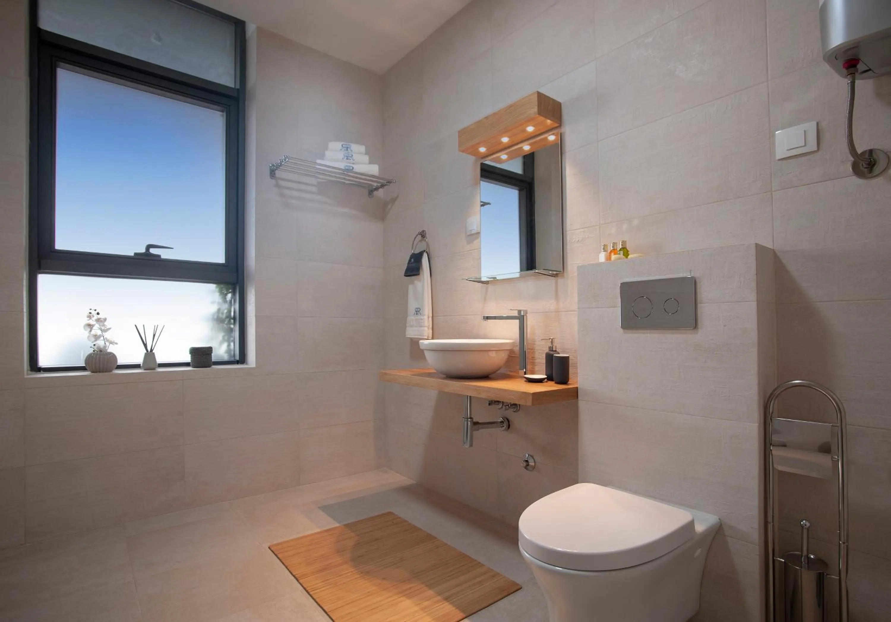 Toilet in Royal Gardens Paradise