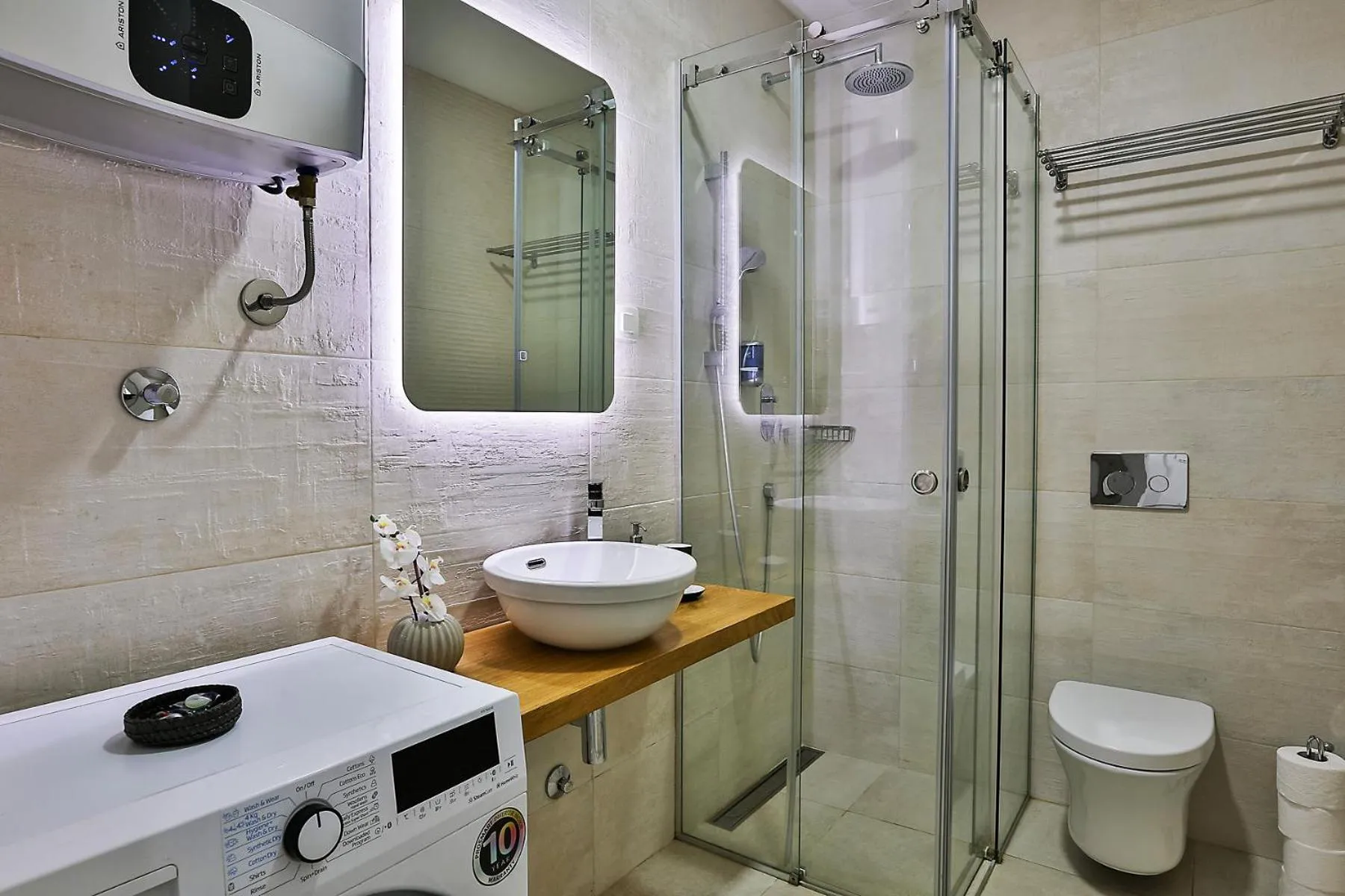 Bathroom in Royal Gardens Paradise