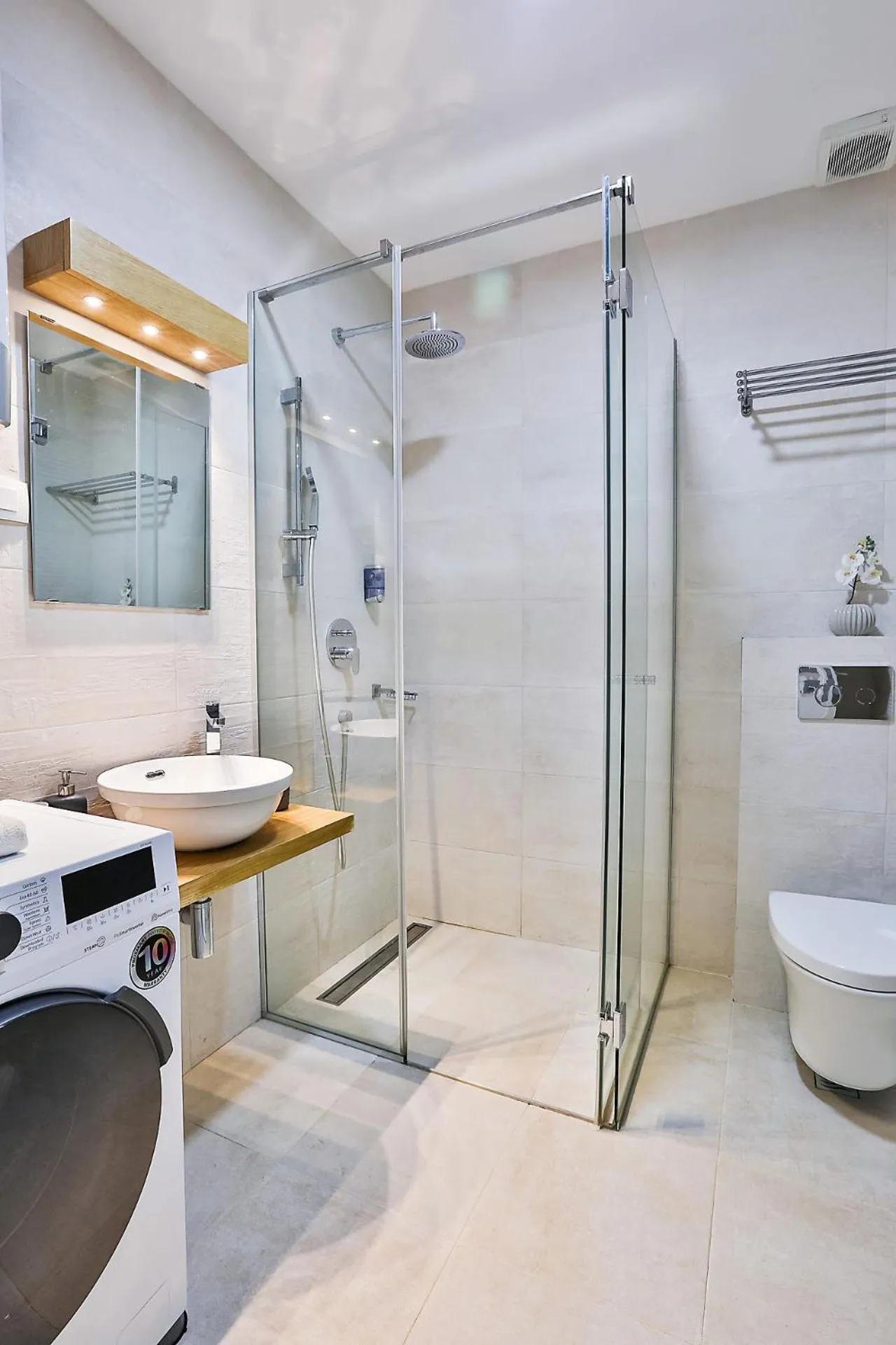 Shower in Royal Gardens Paradise