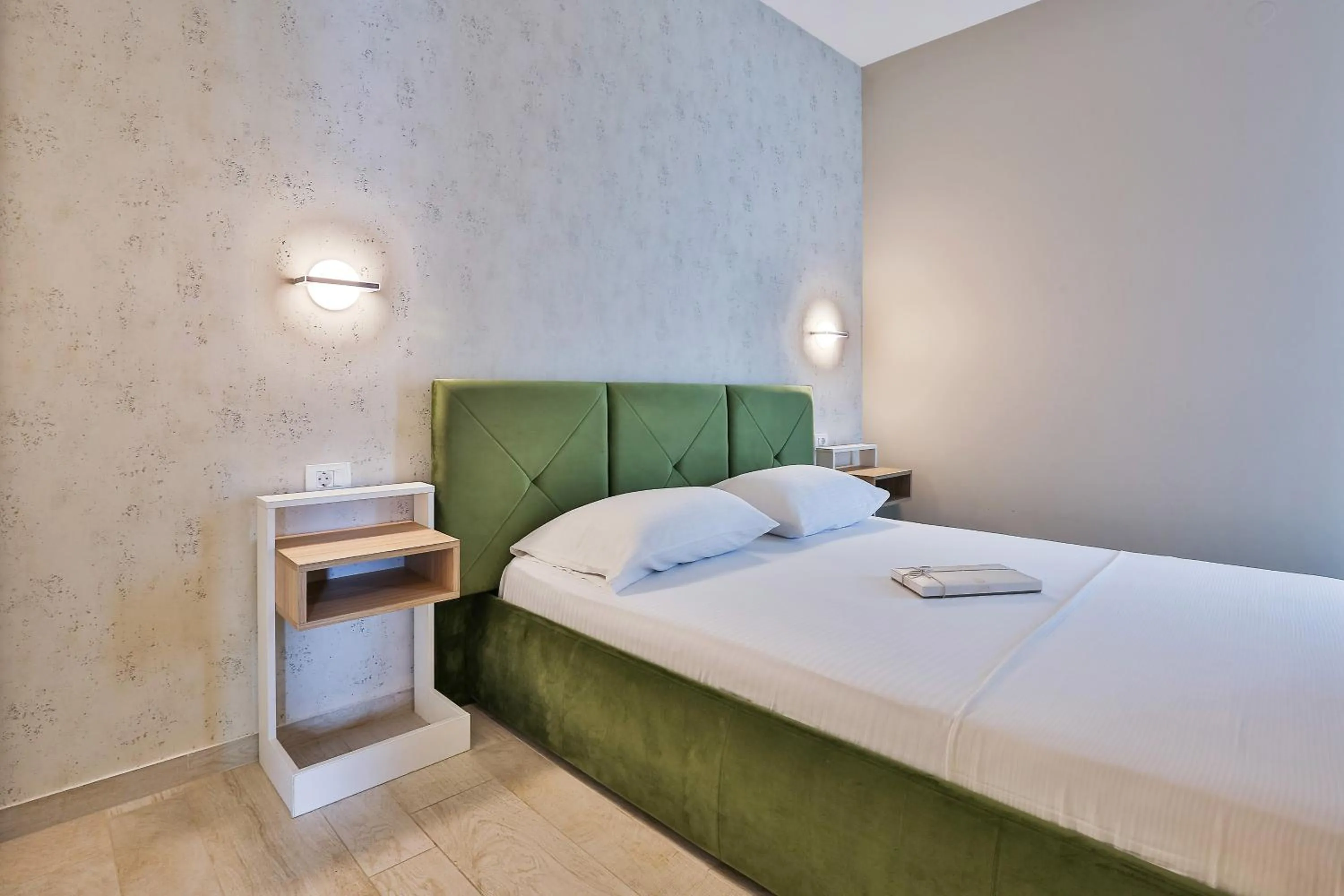 Bed in Royal Gardens Paradise