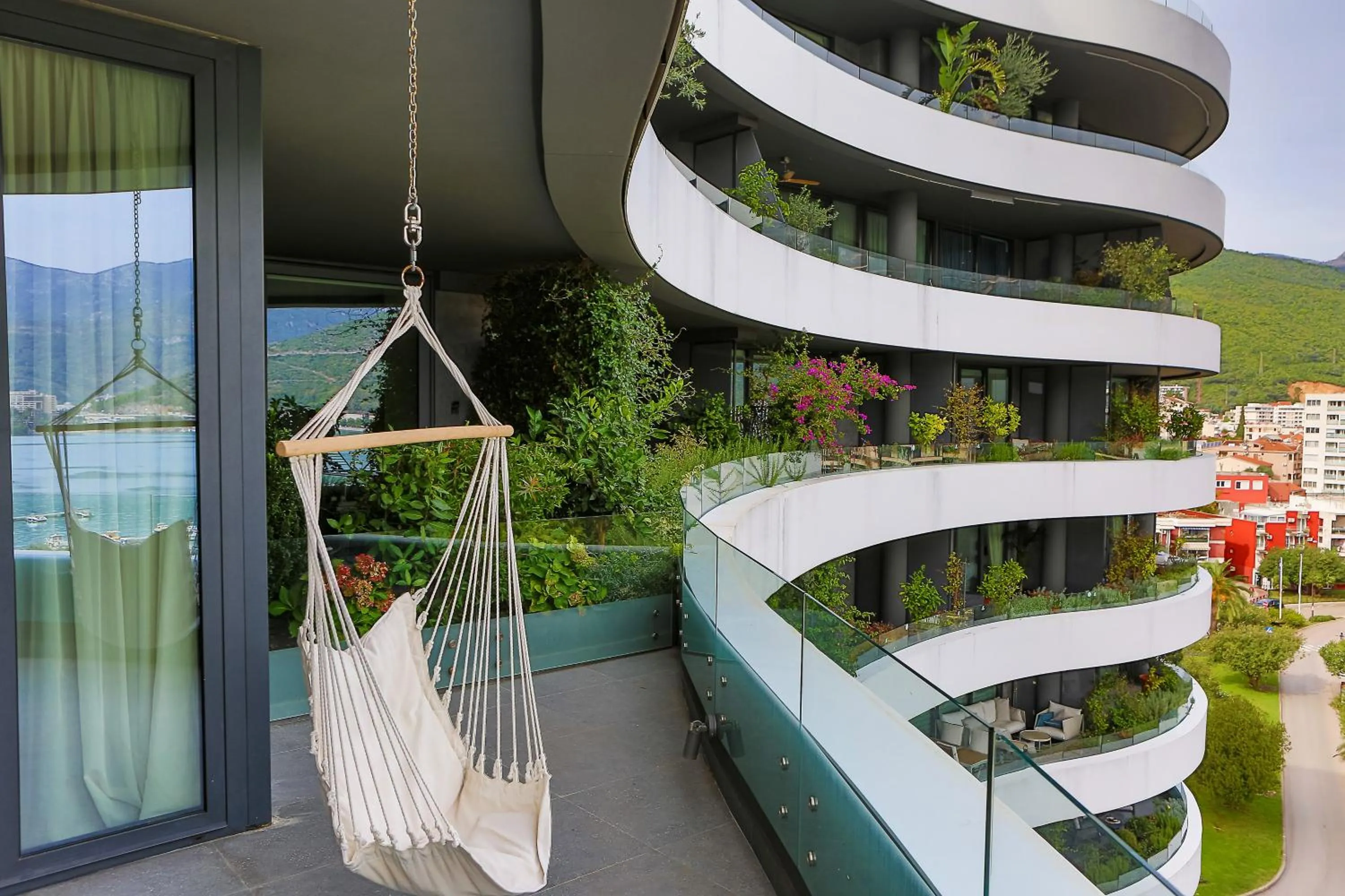 Property building in Royal Gardens Paradise