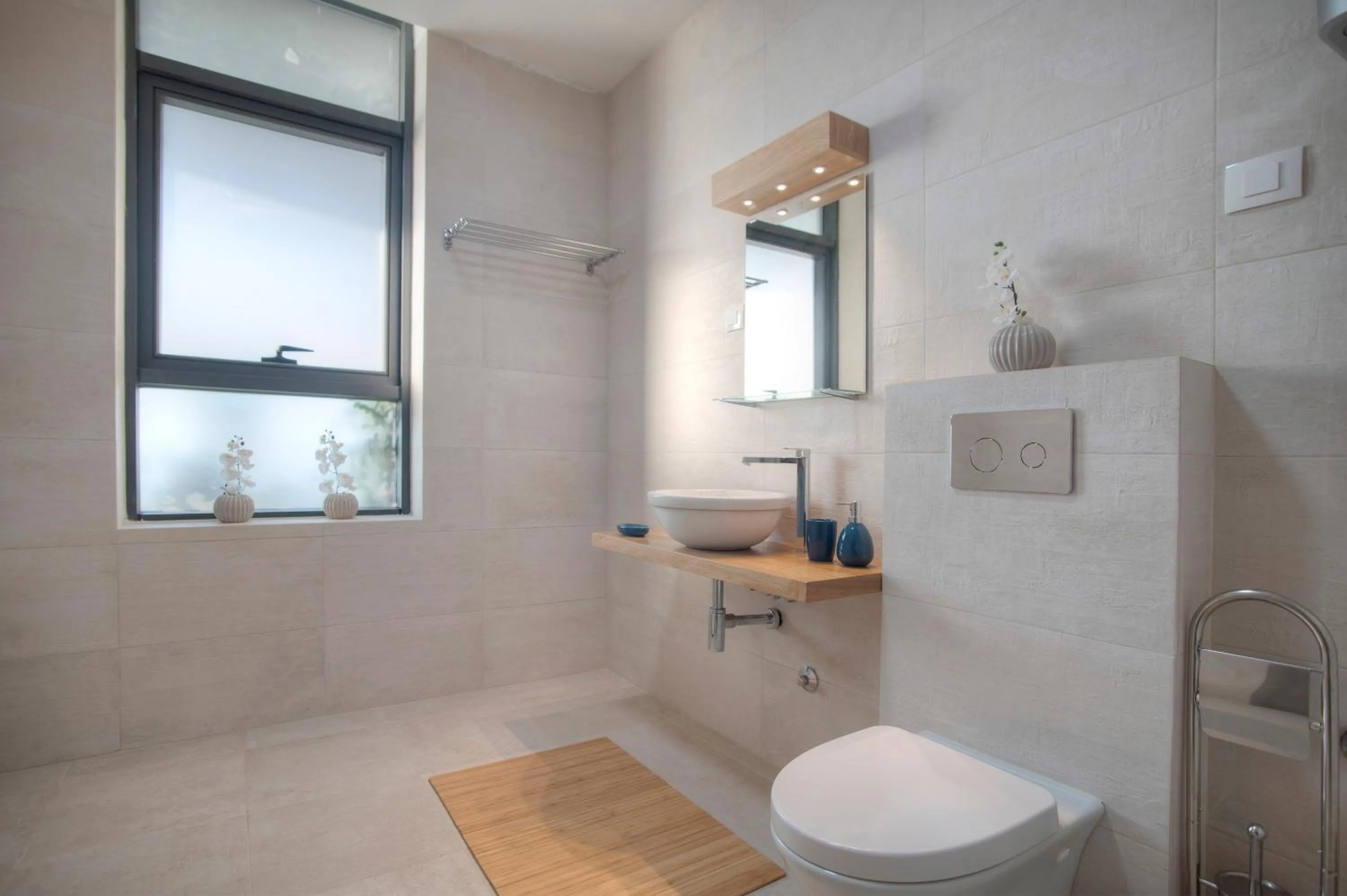 Shower in Royal Gardens Paradise