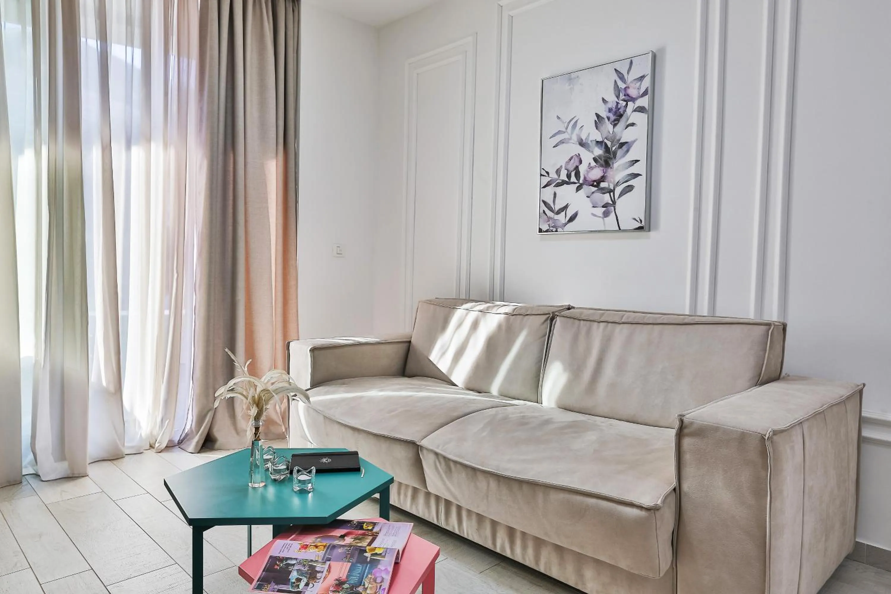 Living room in Royal Gardens Paradise