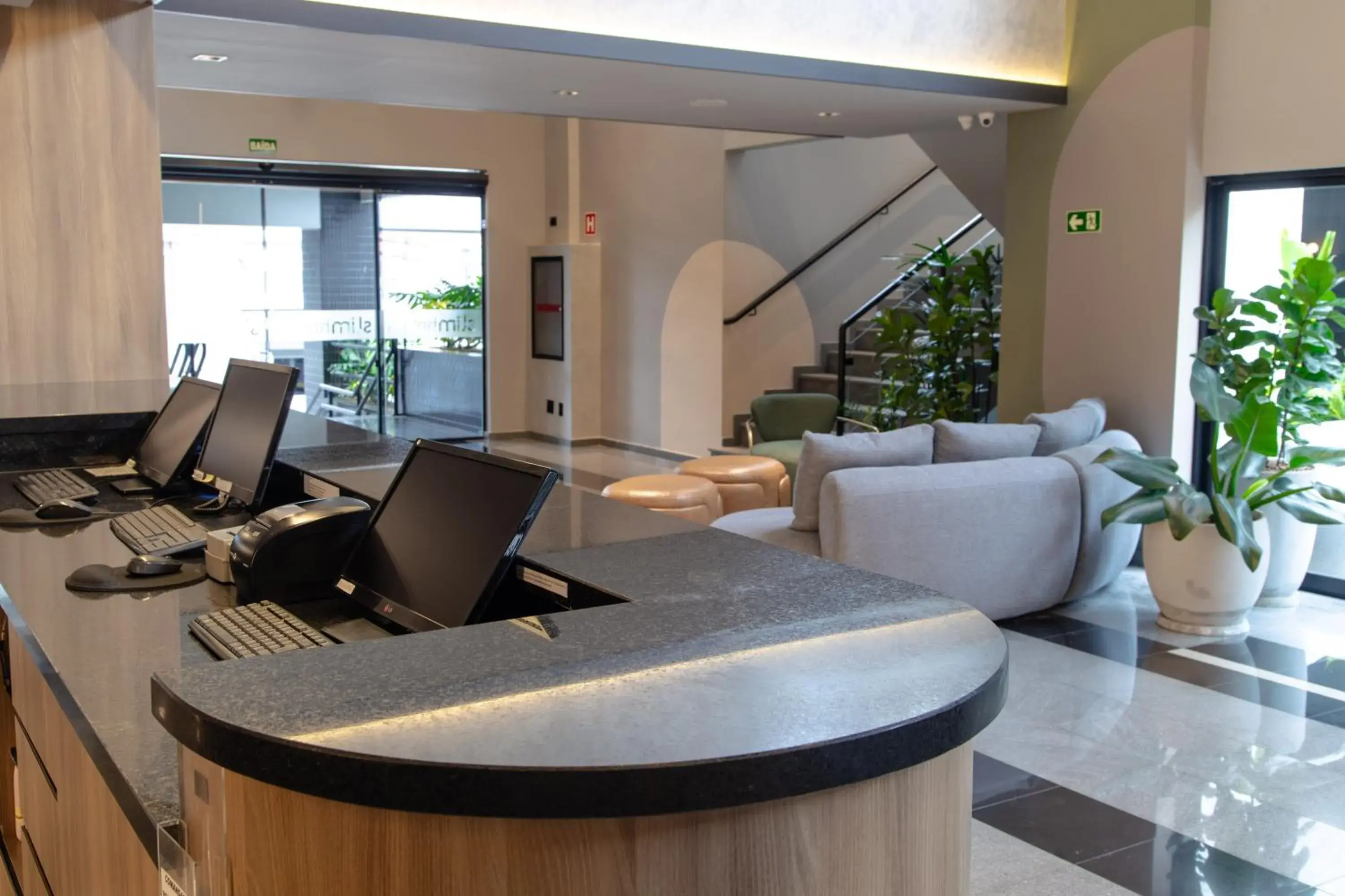 Lobby or reception in Slim Hotel Curitiba Alto da XV Lobby or reception in Slim Hotel Curitiba Alto da XV