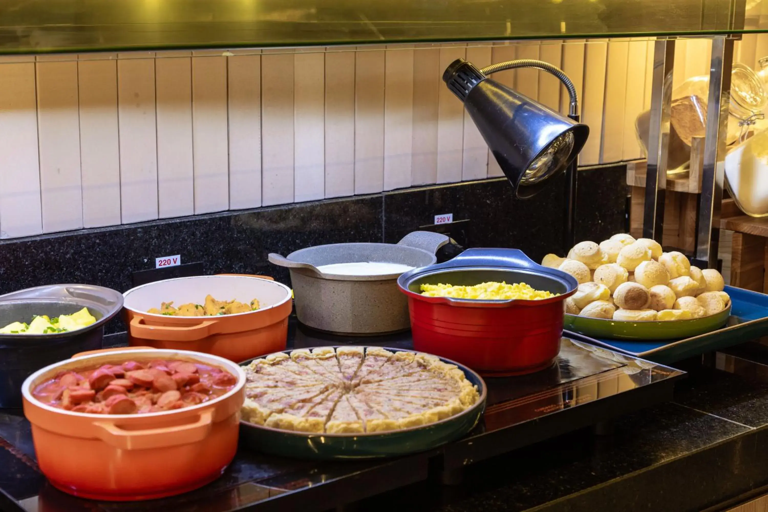 Food and drinks in Slim Hotel Curitiba Alto da XV Food and drinks in Slim Hotel Curitiba Alto da XV