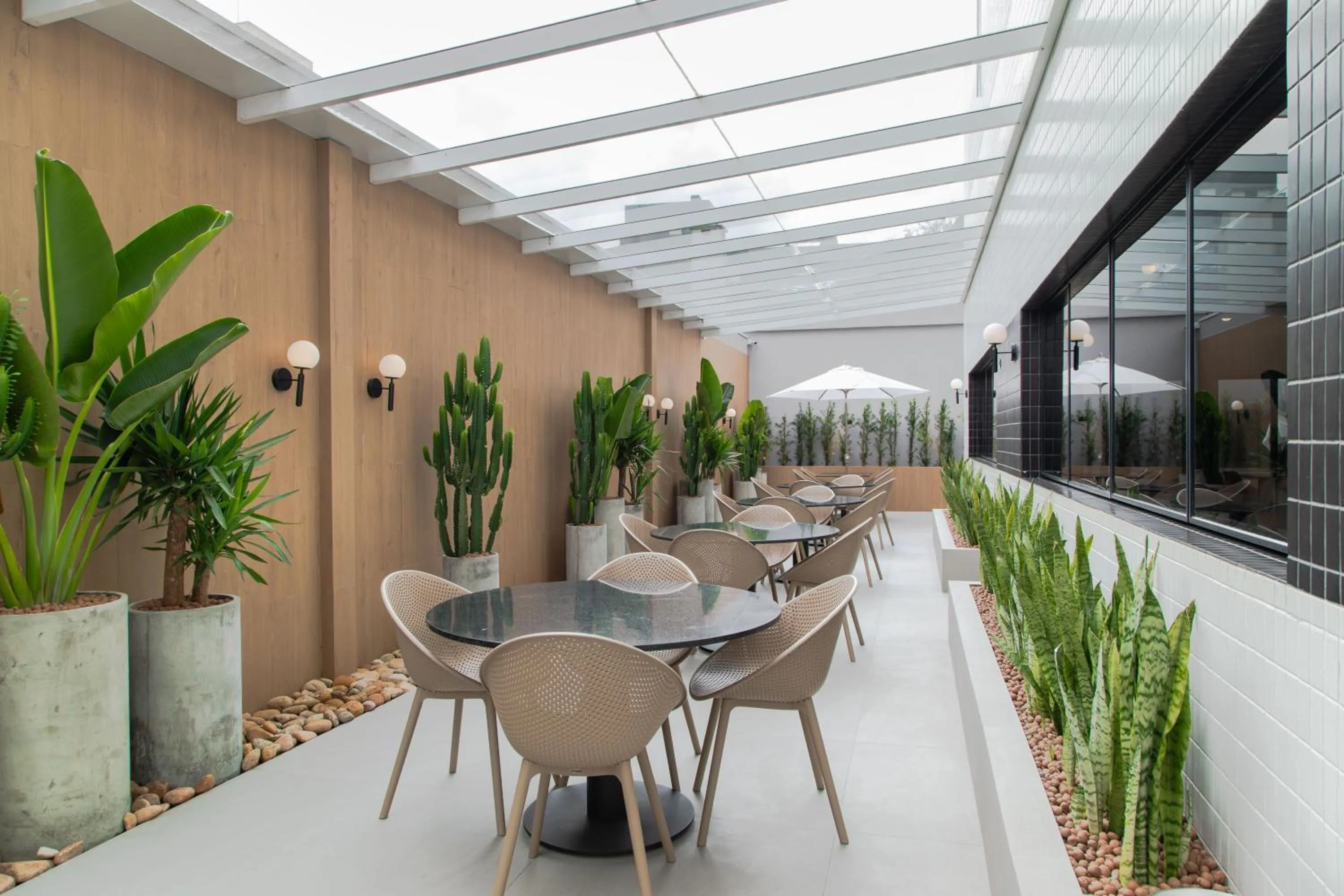 Seating area in Slim Curitiba Alto da XV